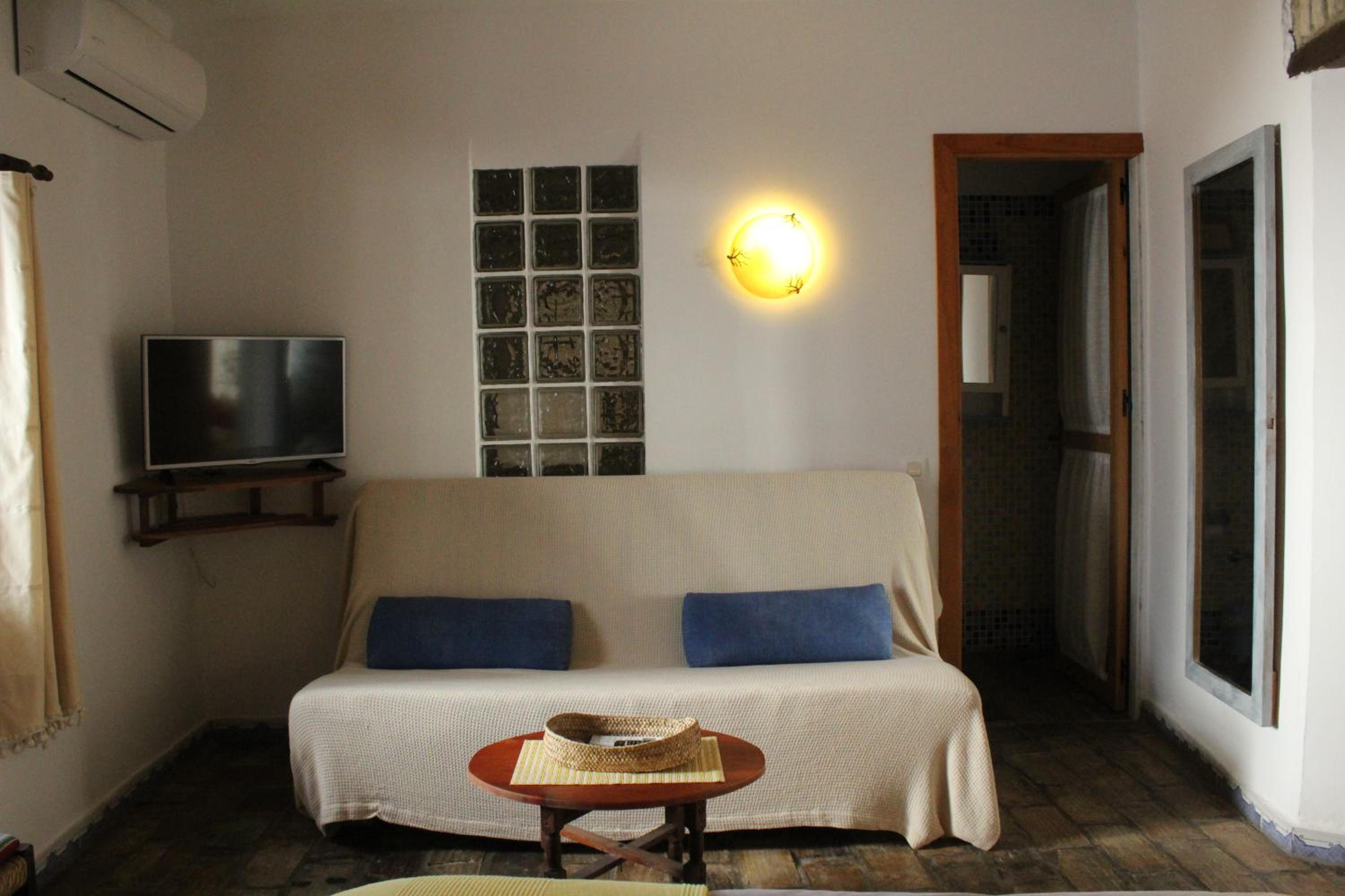 Deluxe Double Room - Photo 13