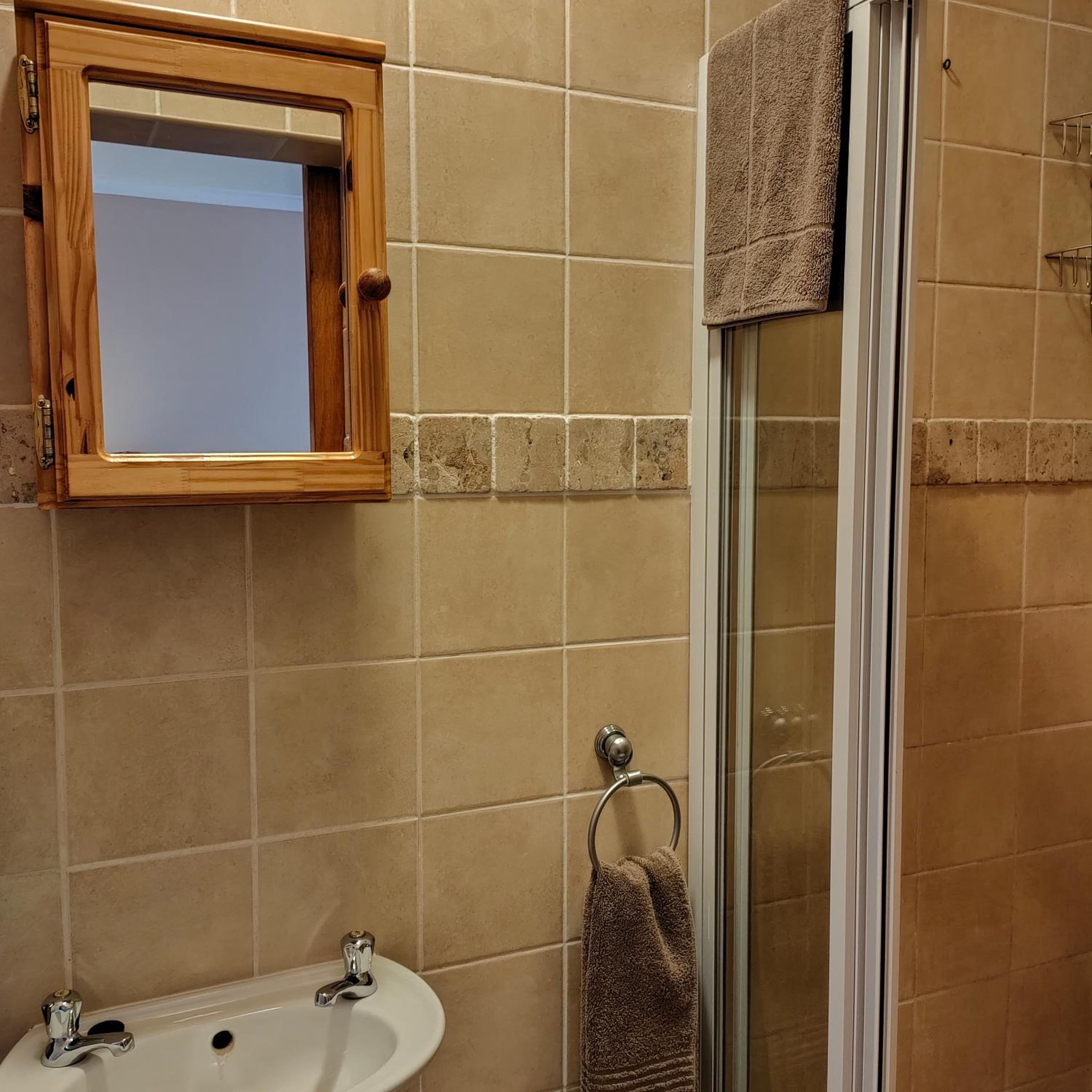 Deluxe Double Room with Shower - Photo 10