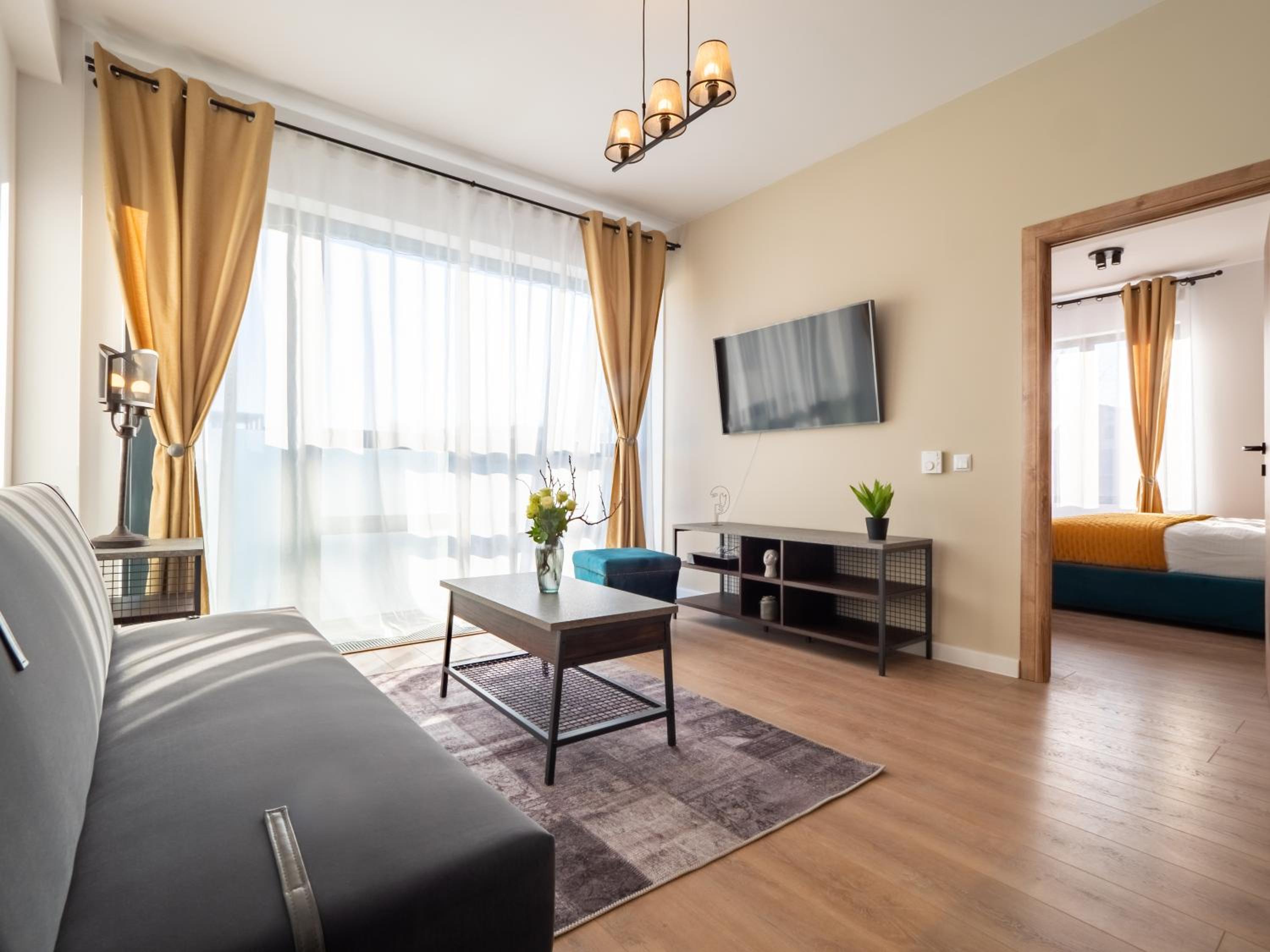 One-Bedroom Apartment - Photo 2
