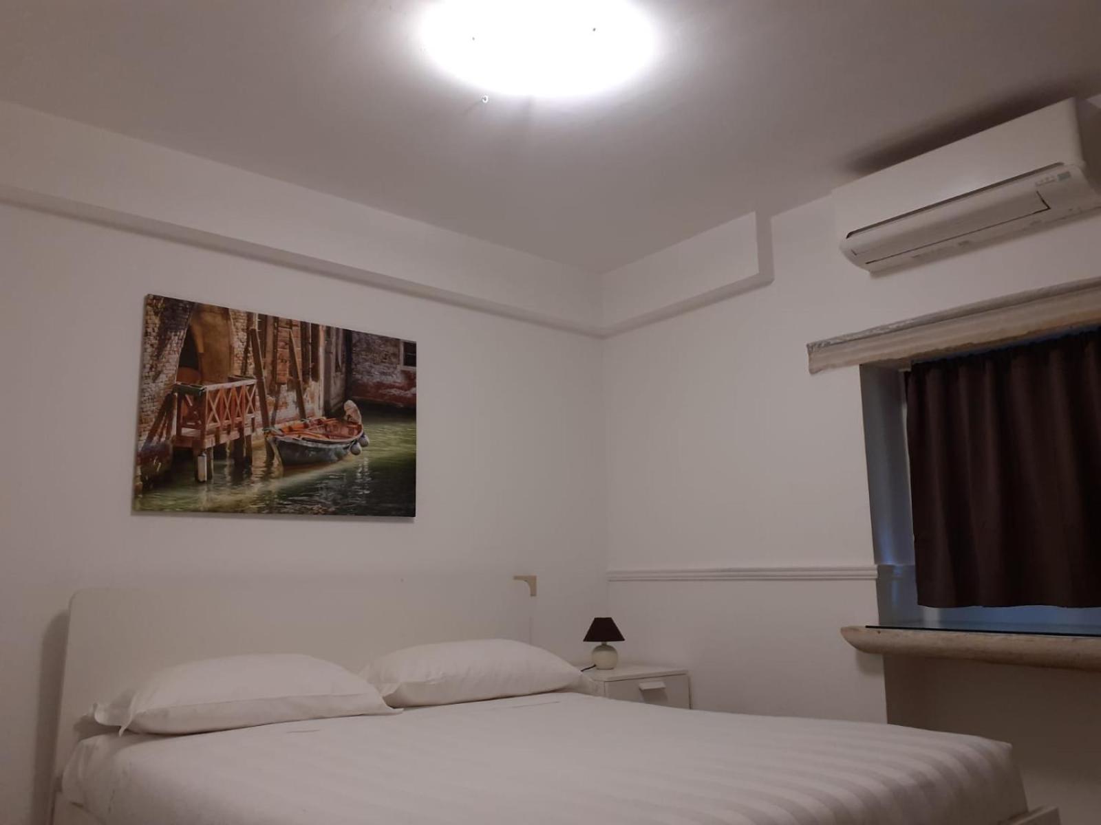 One-Bedroom Apartment photo 3