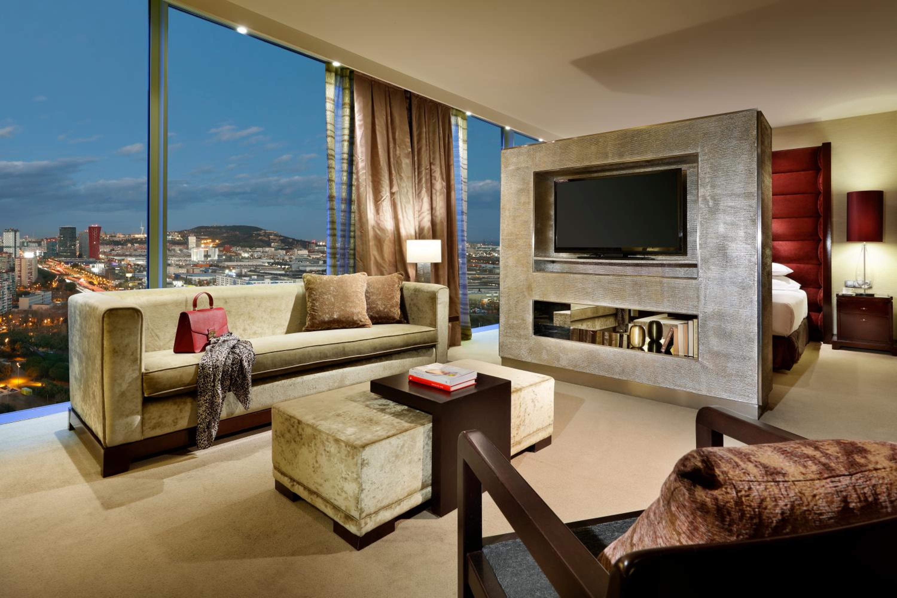 Deluxe King Suite - High Floor