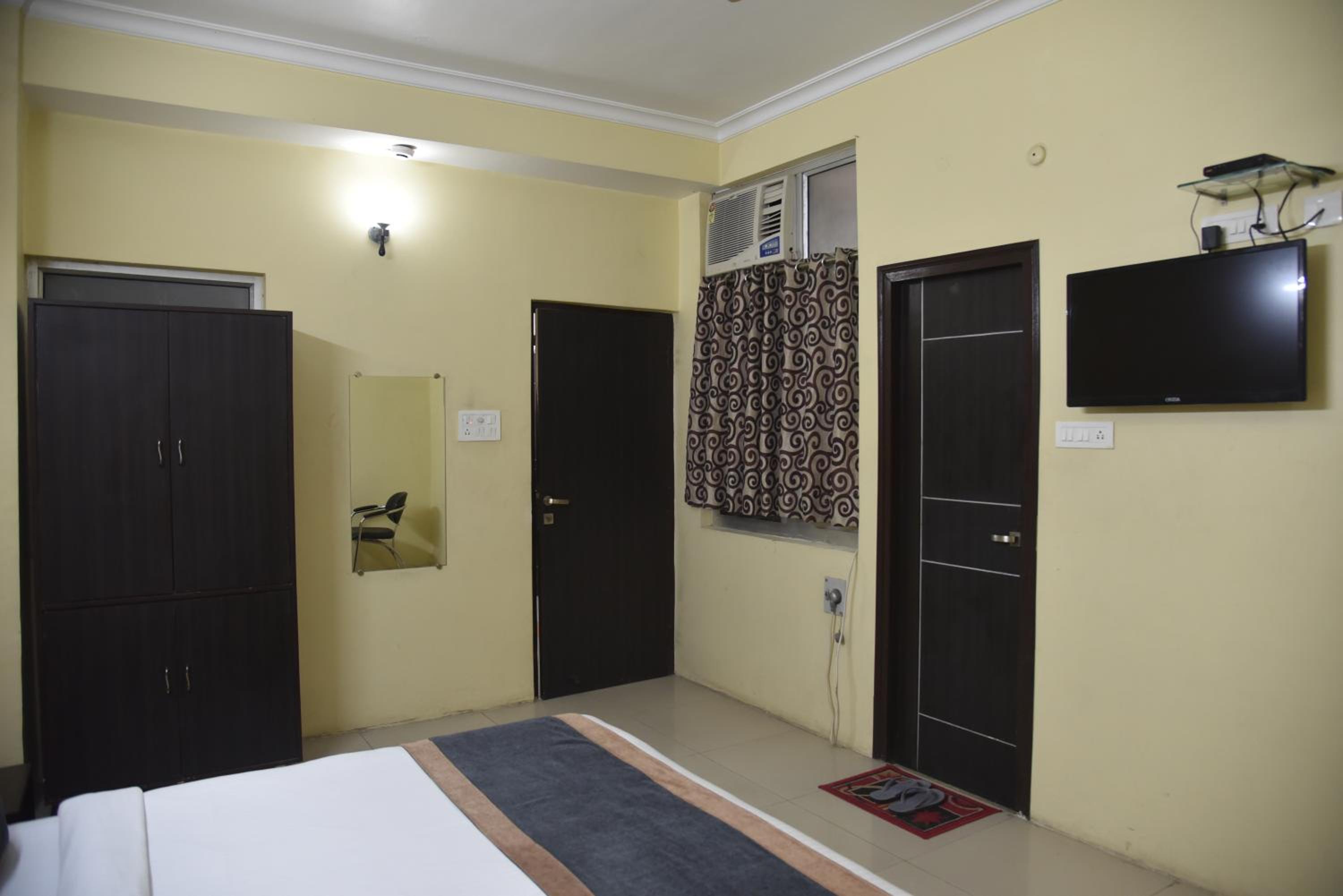 Deluxe Double Room - Photo 12