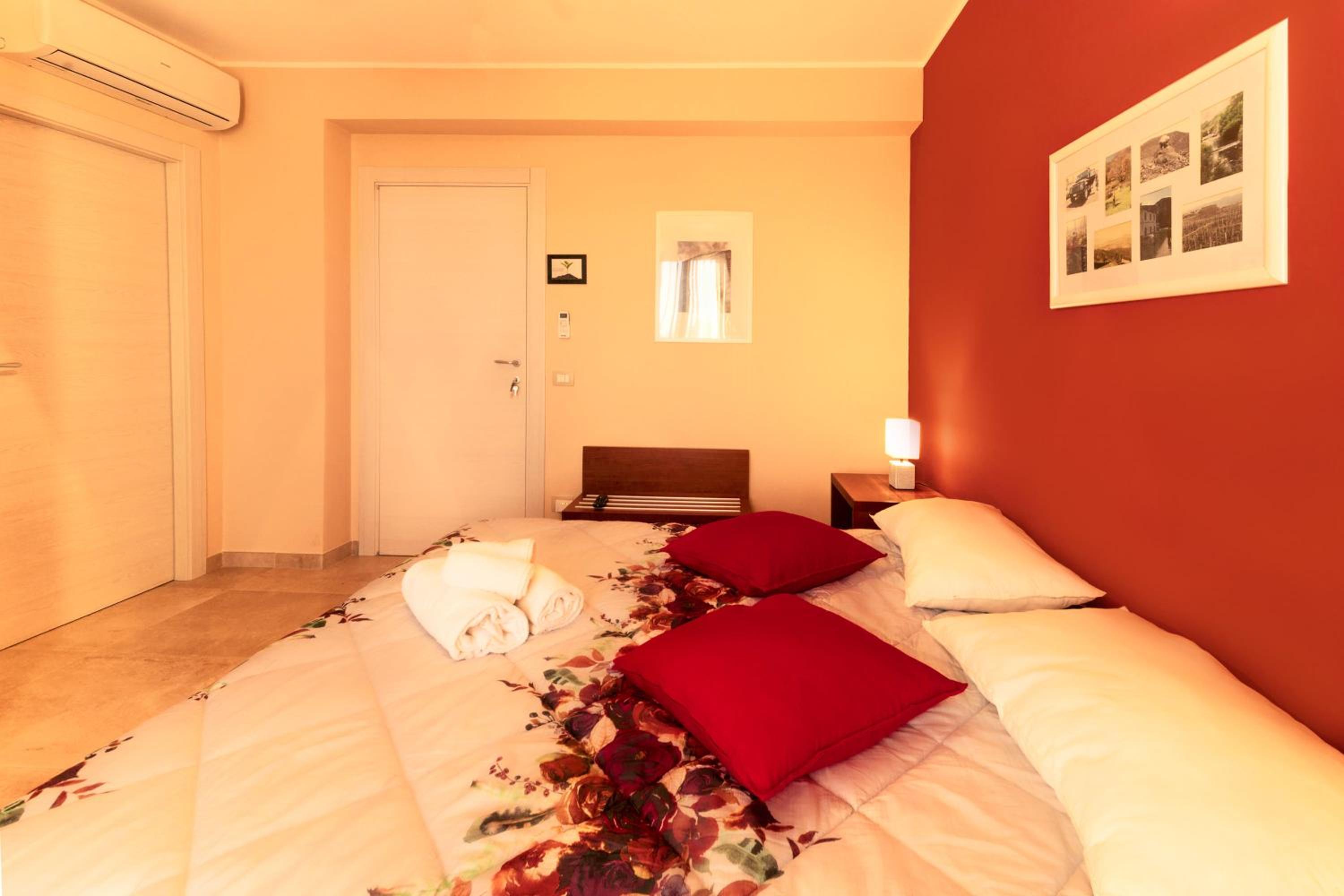 Double Room with Private Bathroom - Photo 19