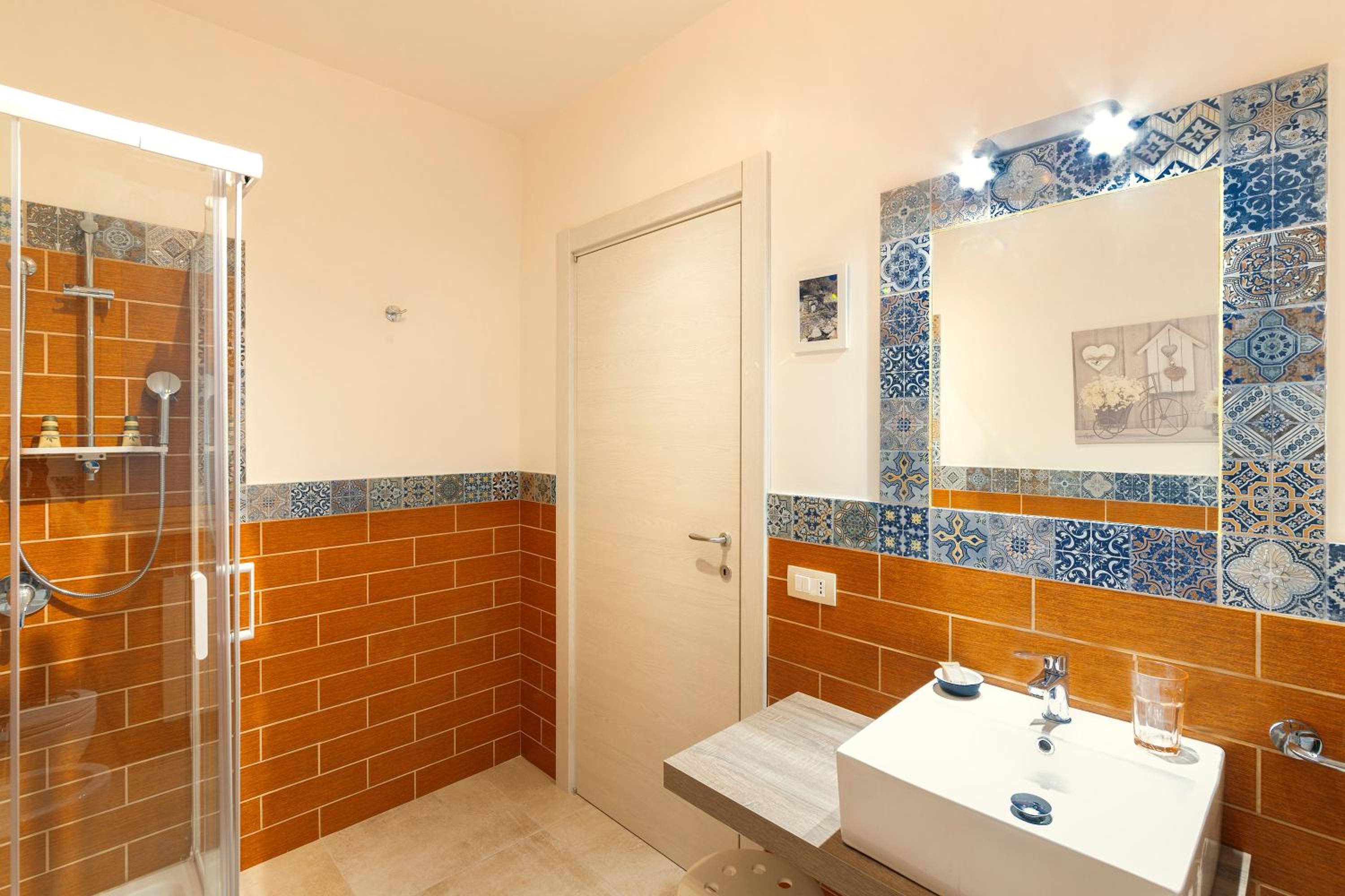 Double Room with Private Bathroom - Photo 6