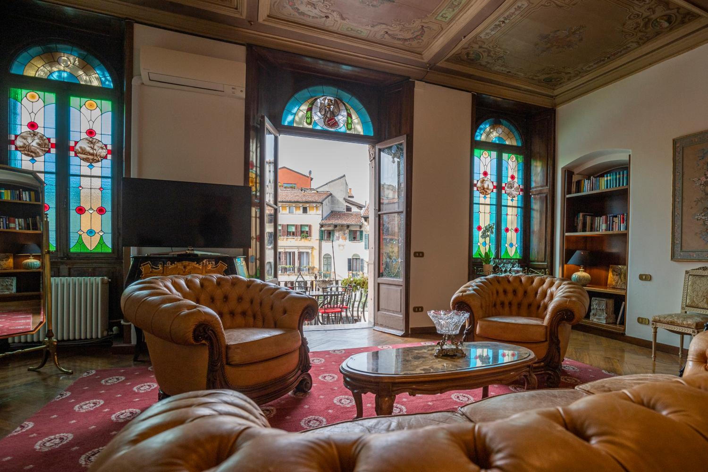 Superior Two-Bedroom Apartment with Terrace and City View photo 2
