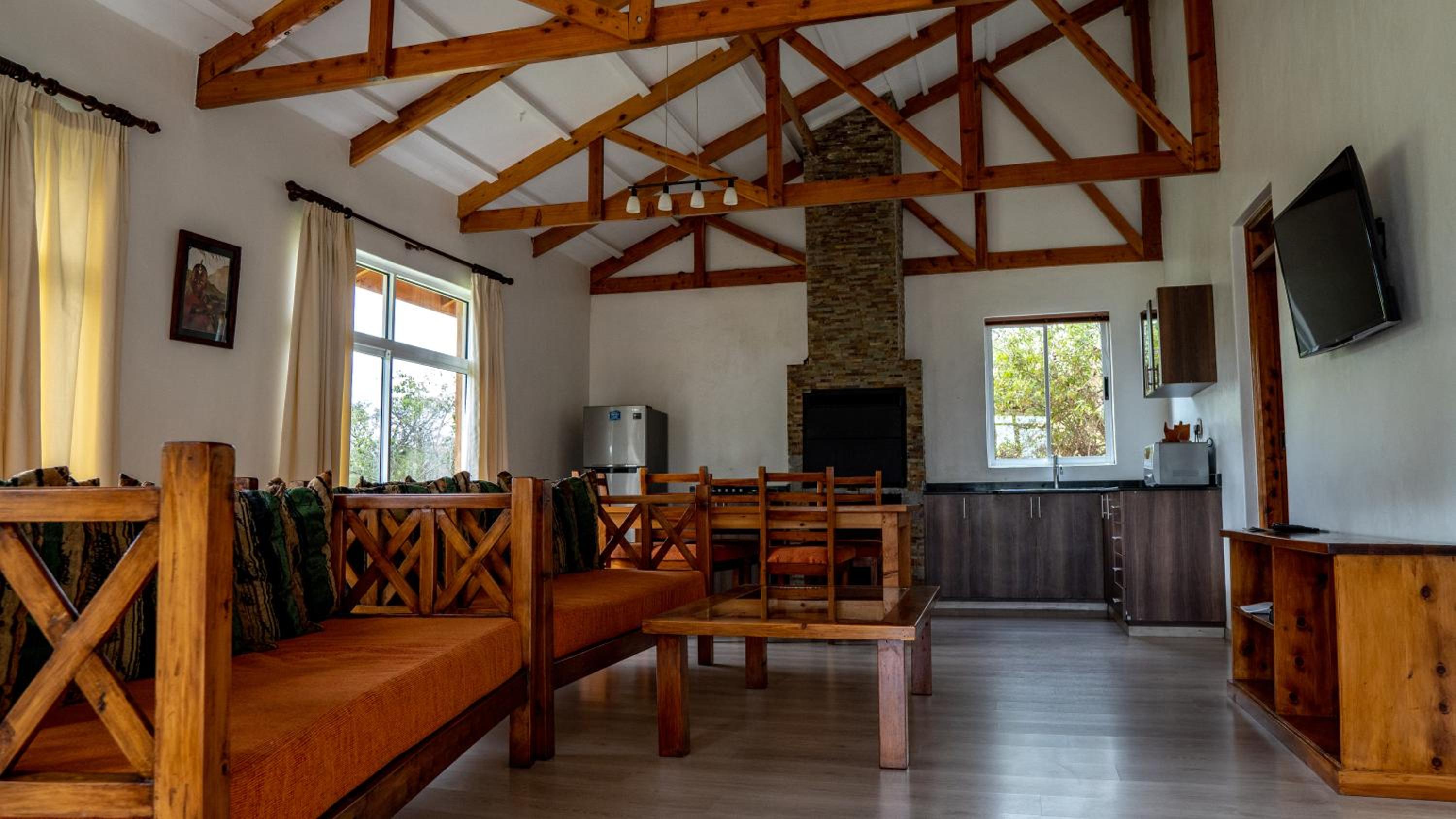 Two-Bedroom House - Photo 4