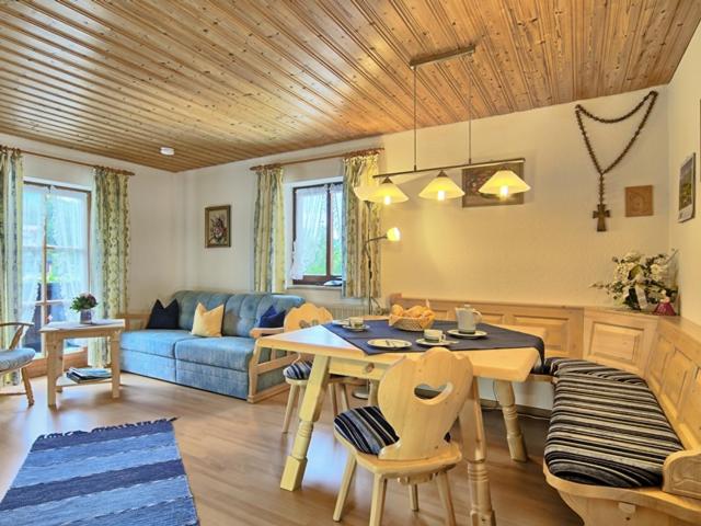 One-Bedroom Apartment with Balcony and Mountain View   photo 1
