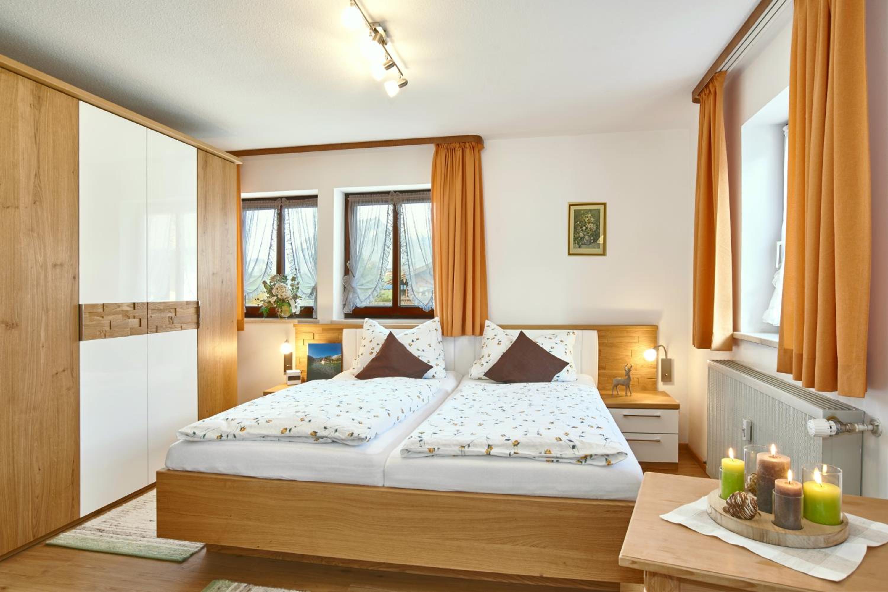 One-Bedroom Apartment with Balcony and Mountain View   photo 2