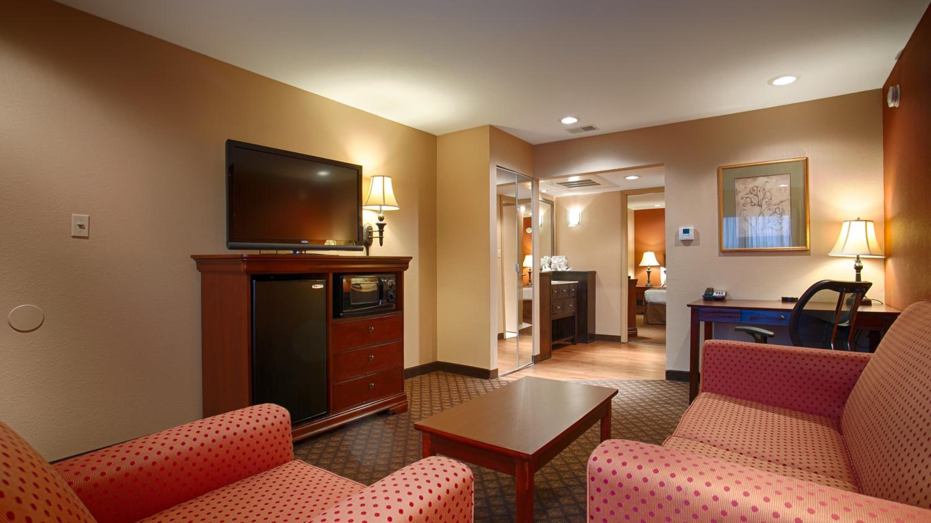 Penthouse King Suite with Sofa Bed and Jacuzzi - Non-Smoking - Photo 1