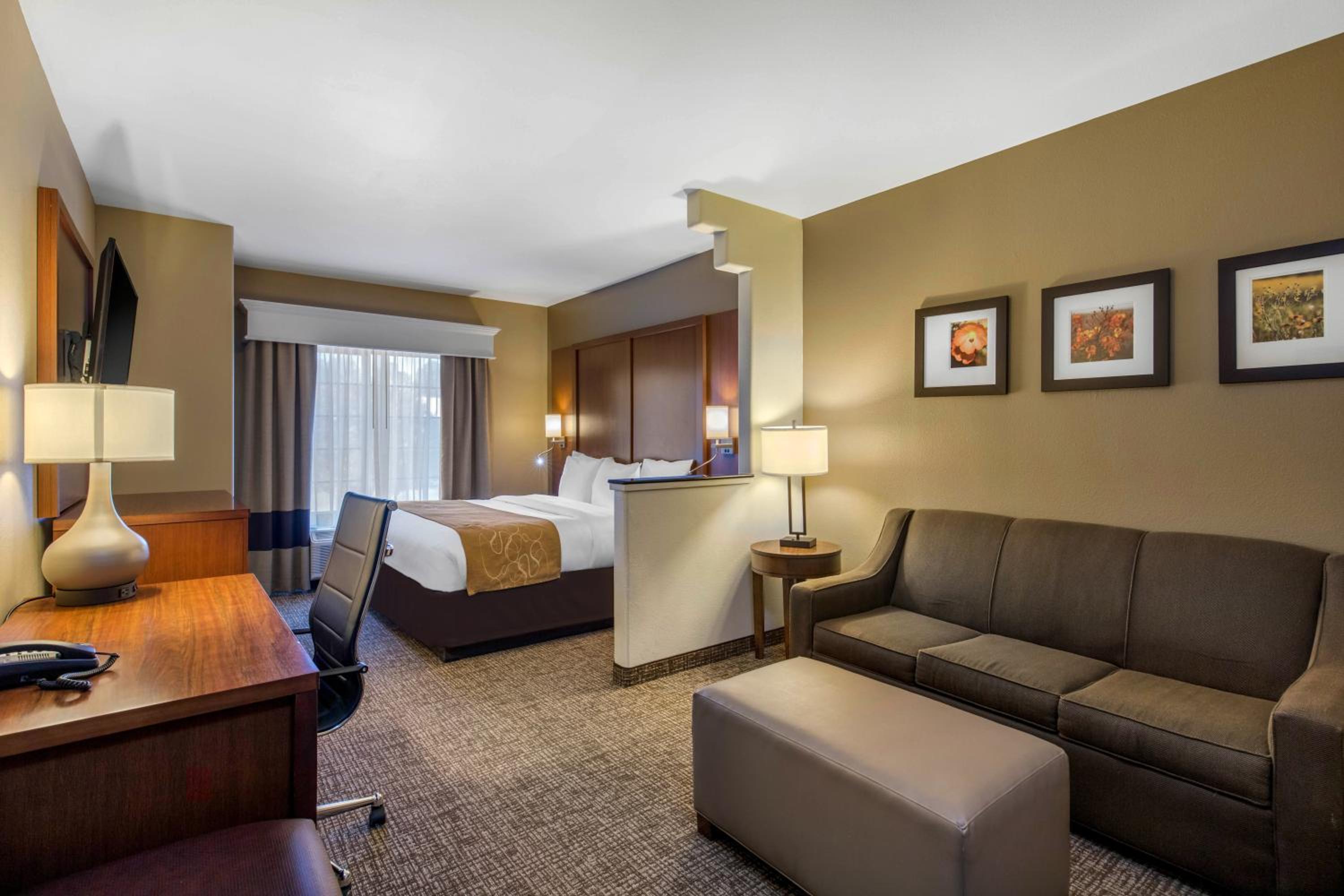 King Suite - Accessible/Non-Smoking