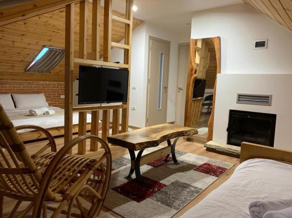 Deluxe Family Room photo 3