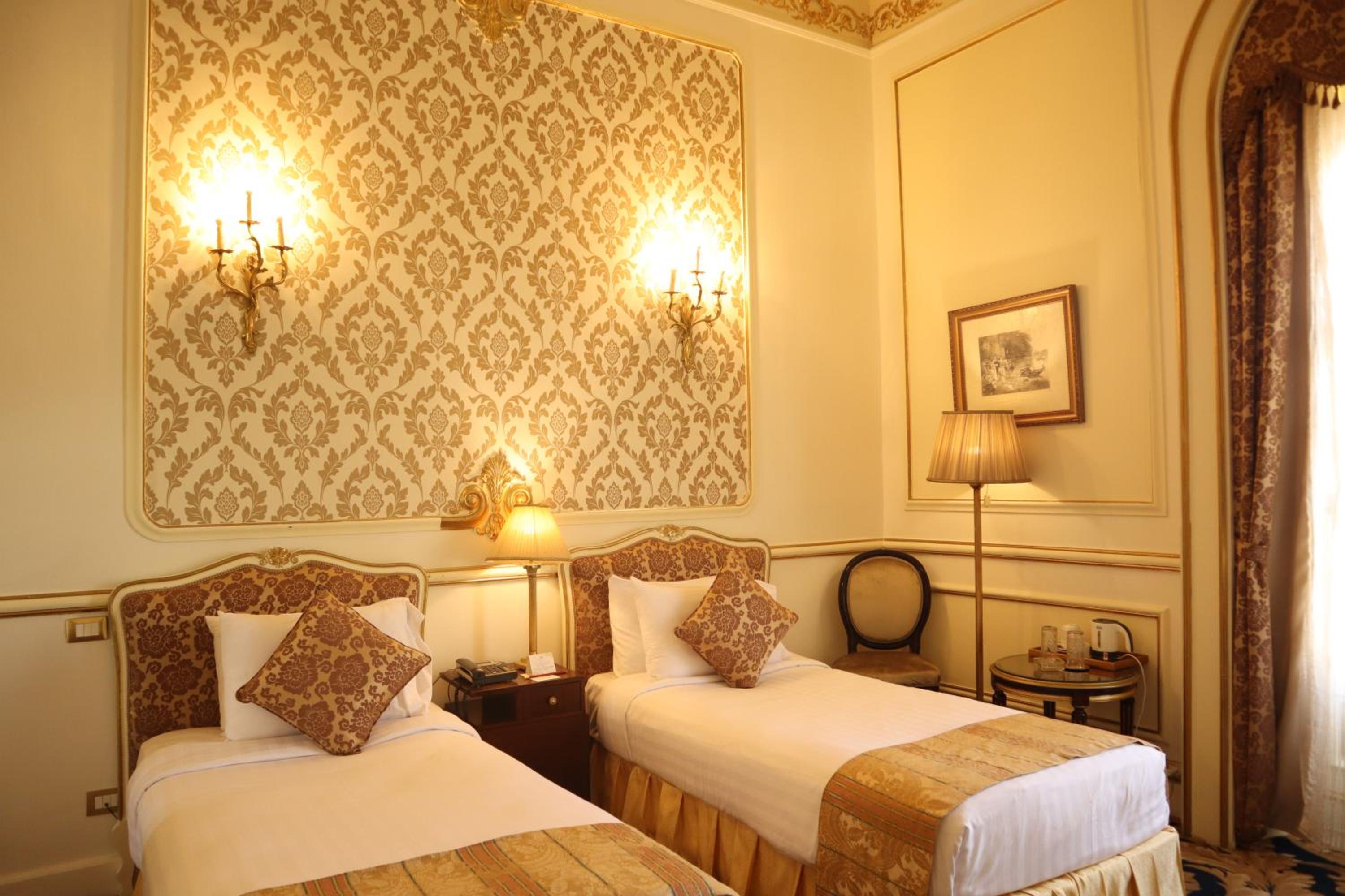 Golden Deluxe Room Partial Sea View With Light Dinner - Photo 4