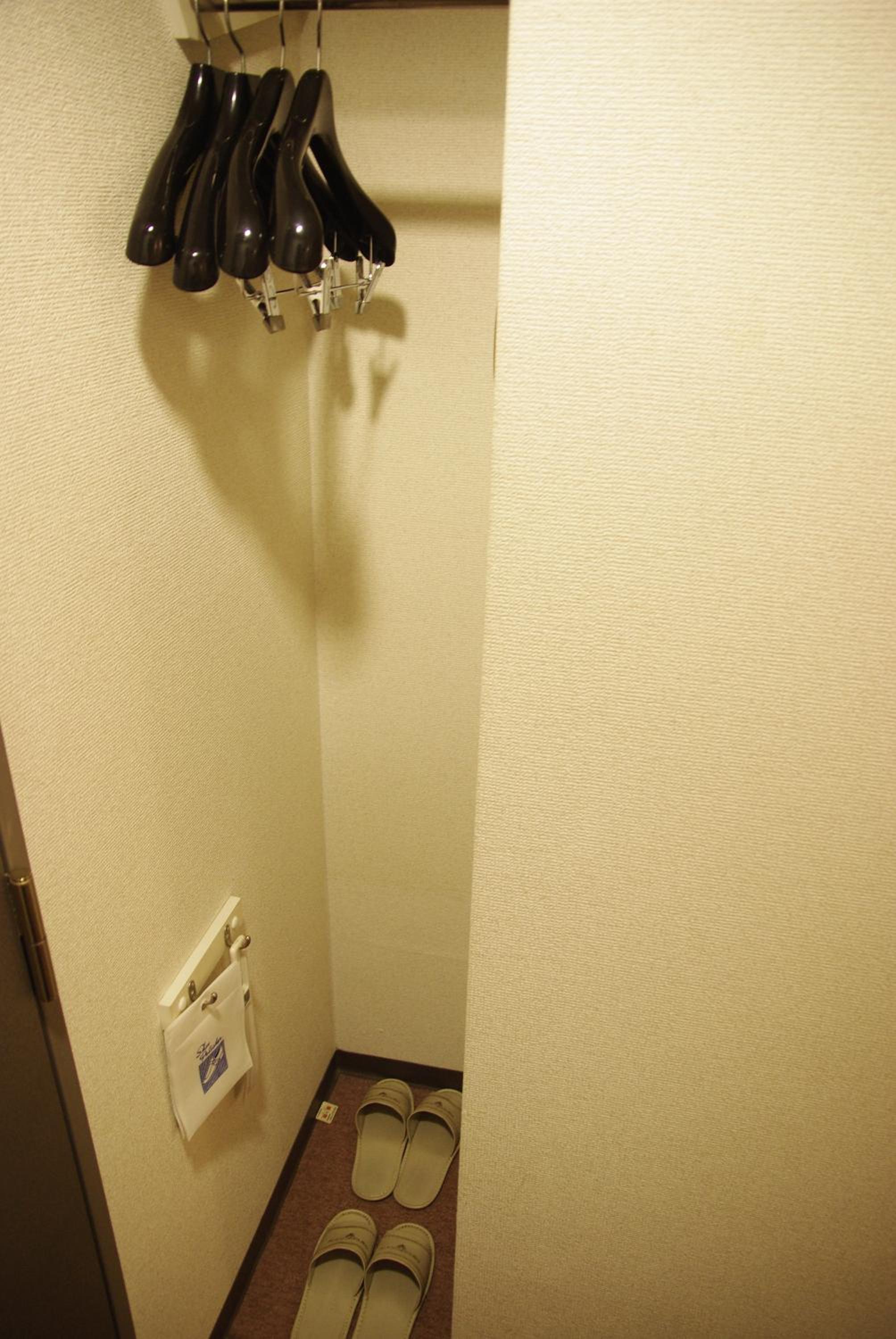 Economy Twin Room - Smoking, photo 7