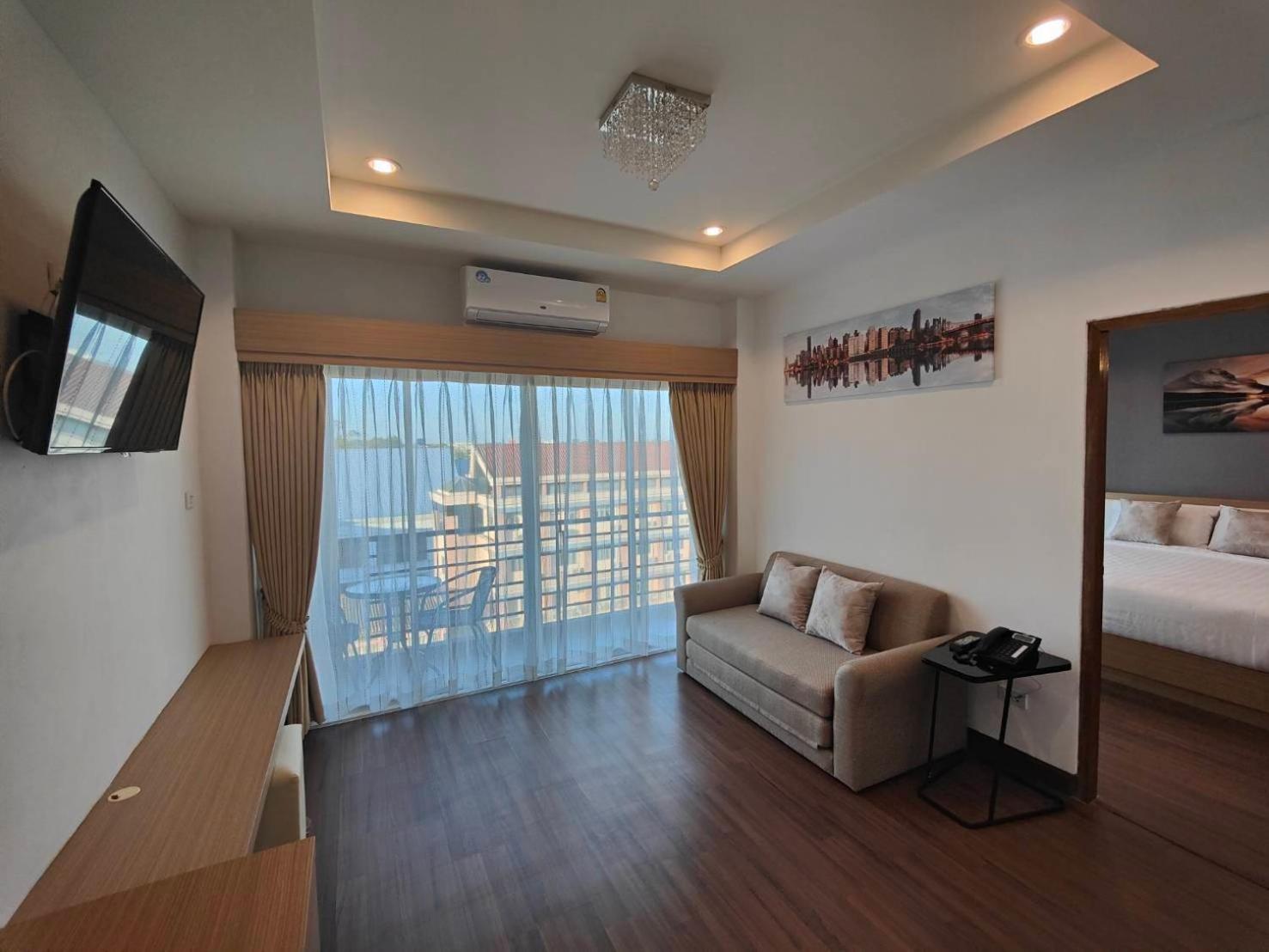 Suite with Balcony photo 1