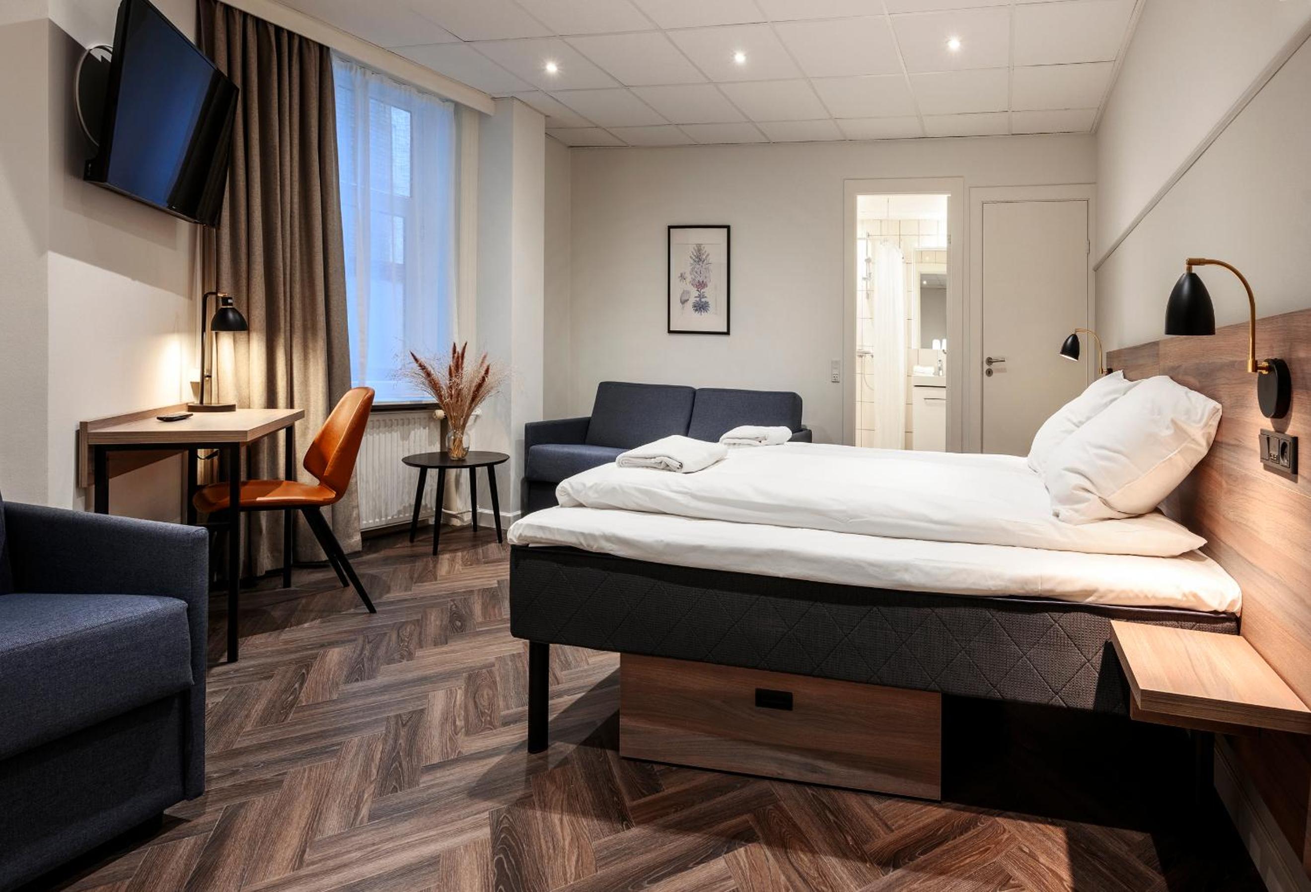 Quadruple Room with Private Bathroom photo 1