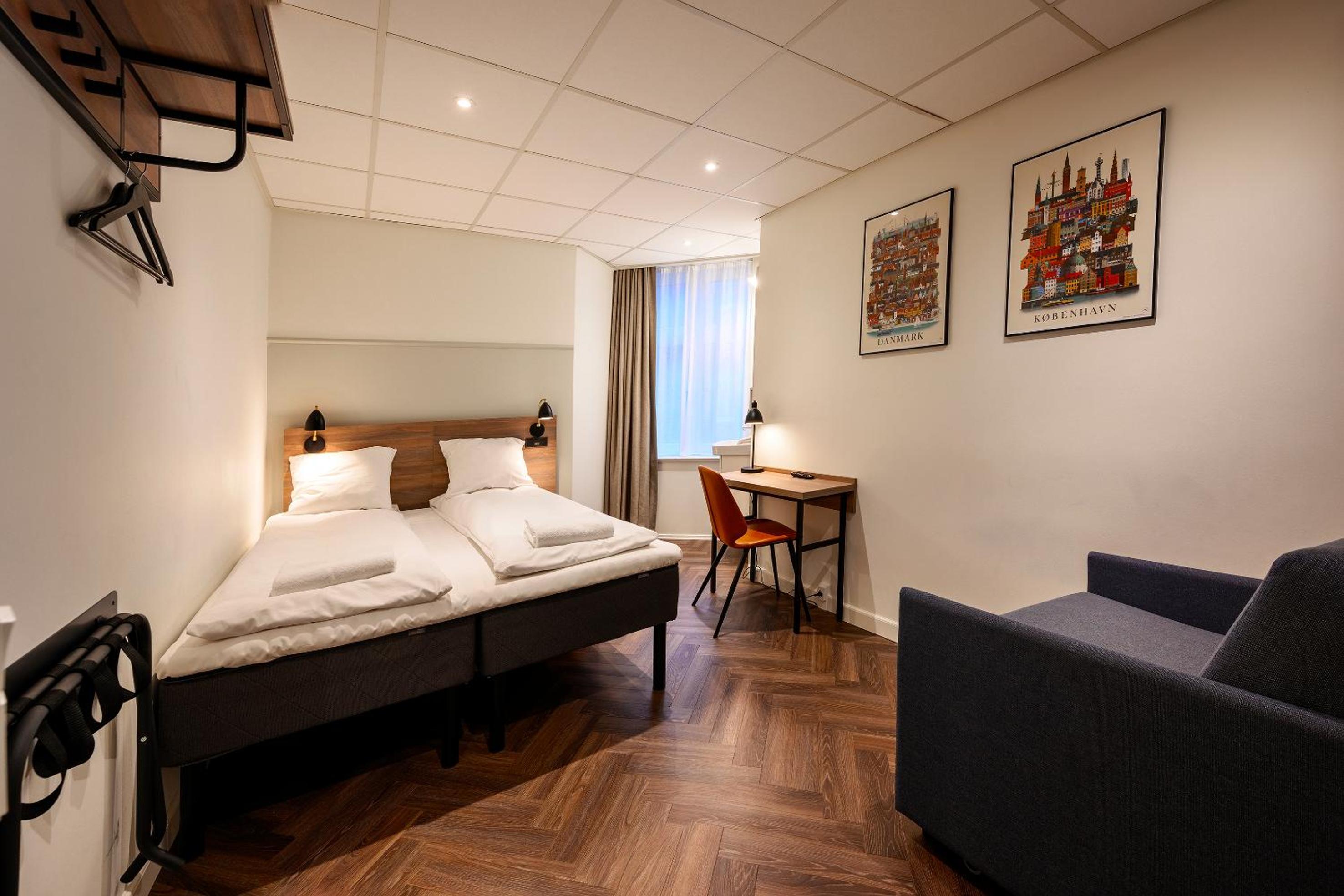 Triple Room with Shared Bathroom - Photo 1