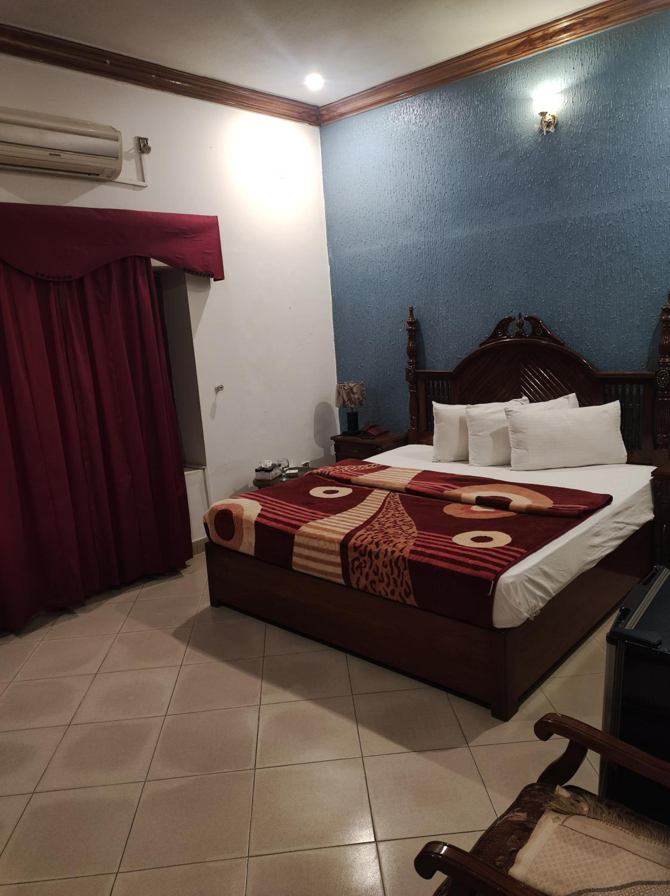 Deluxe Double Room (2 Adults + 1 Child) photo 1