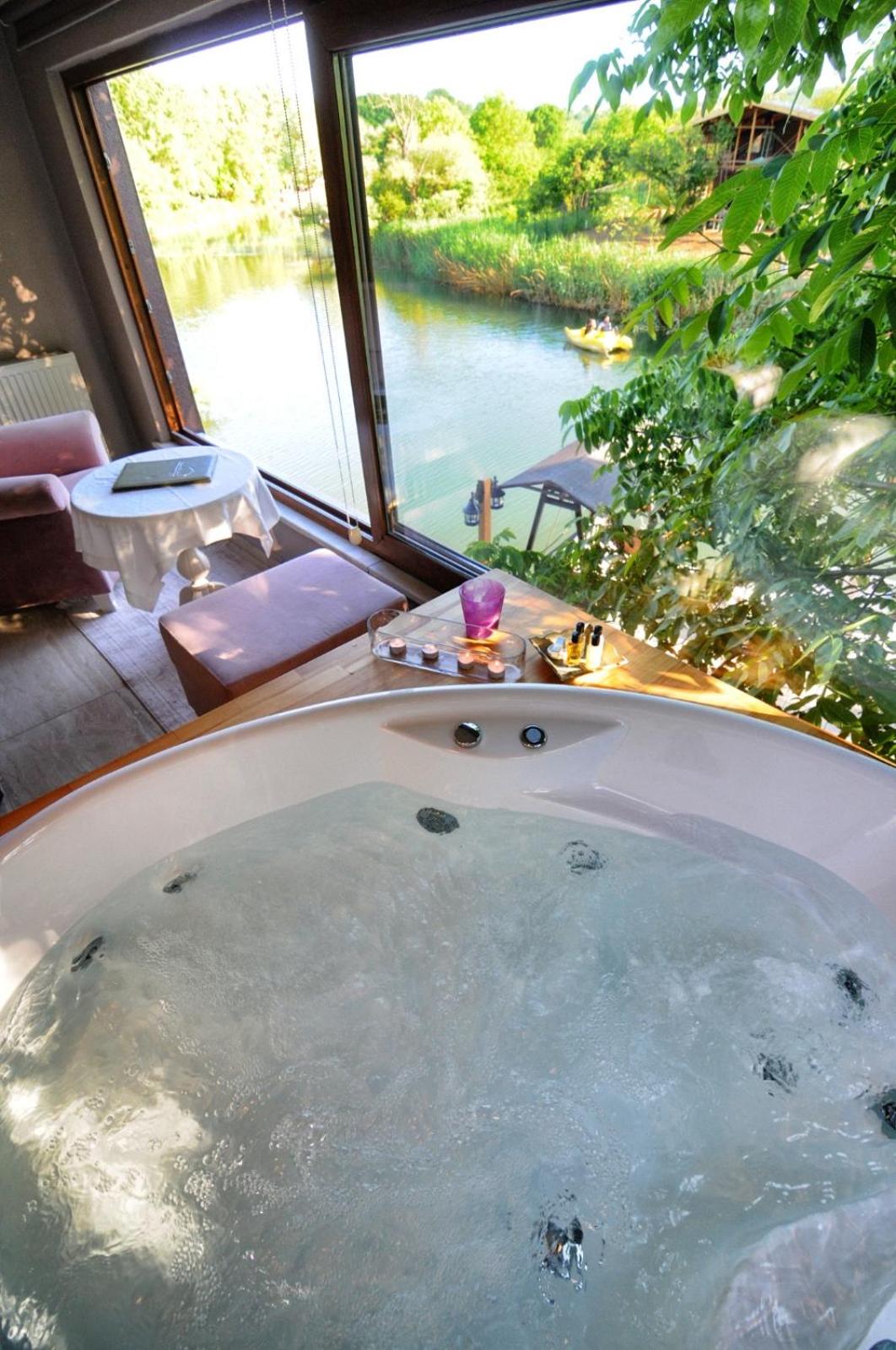 Deluxe Suite with Spa Bath - Photo 5
