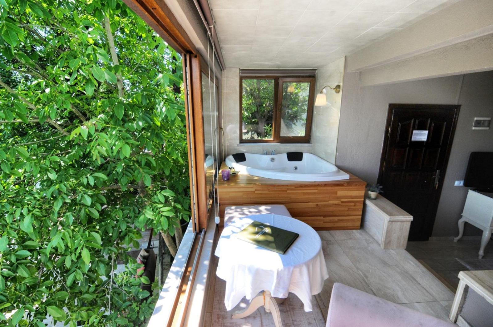 Deluxe Suite with Spa Bath - Photo 1