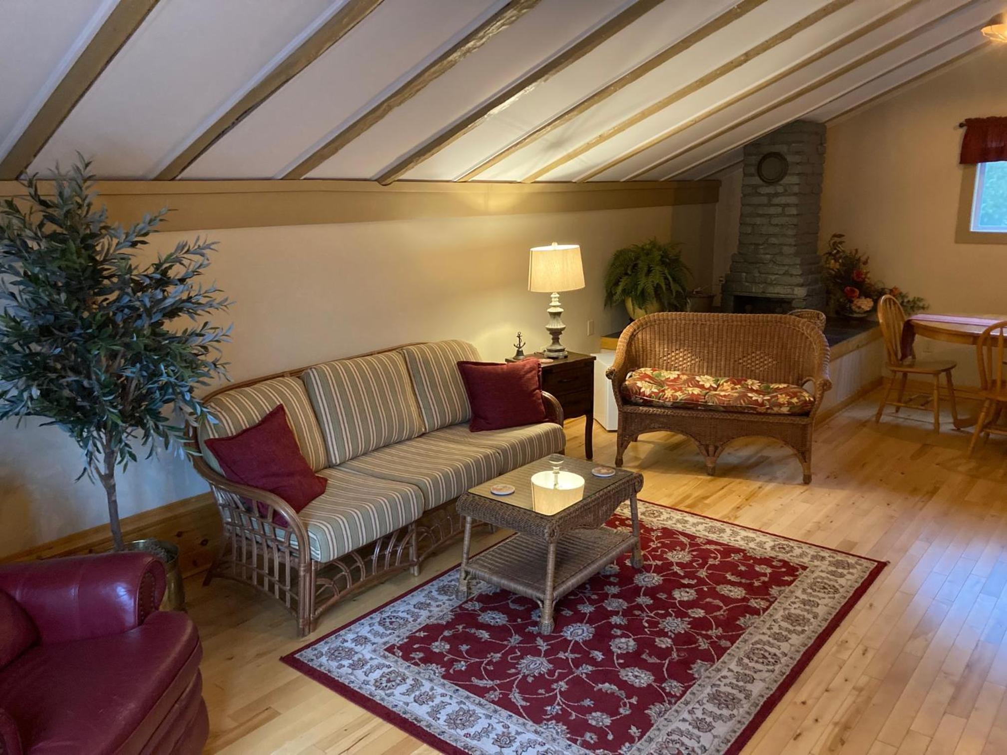 Deluxe Suite - Carriage House