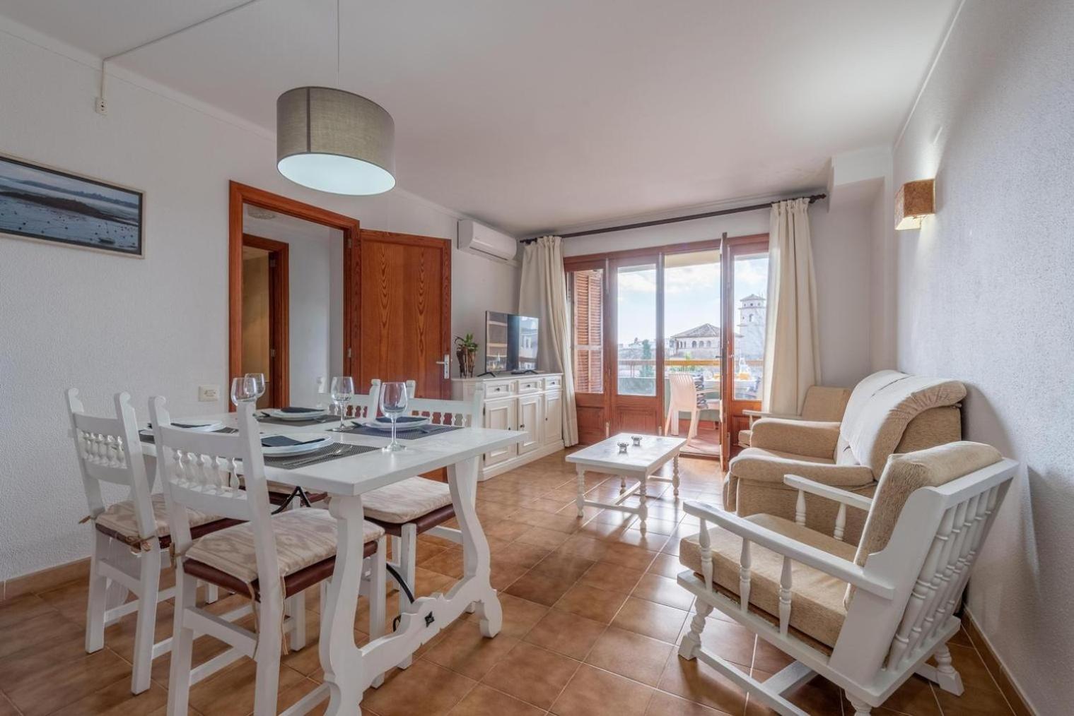 Two-Bedroom Apartment with Garden View photo 2