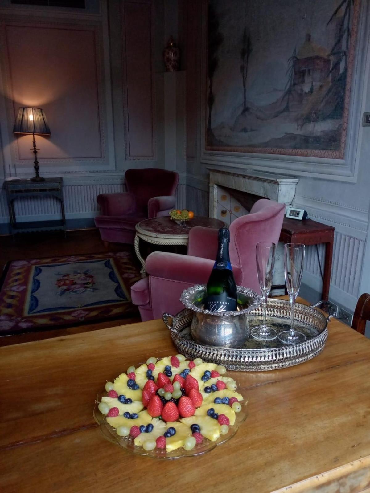 Deluxe Queen Suite - Photo 5
