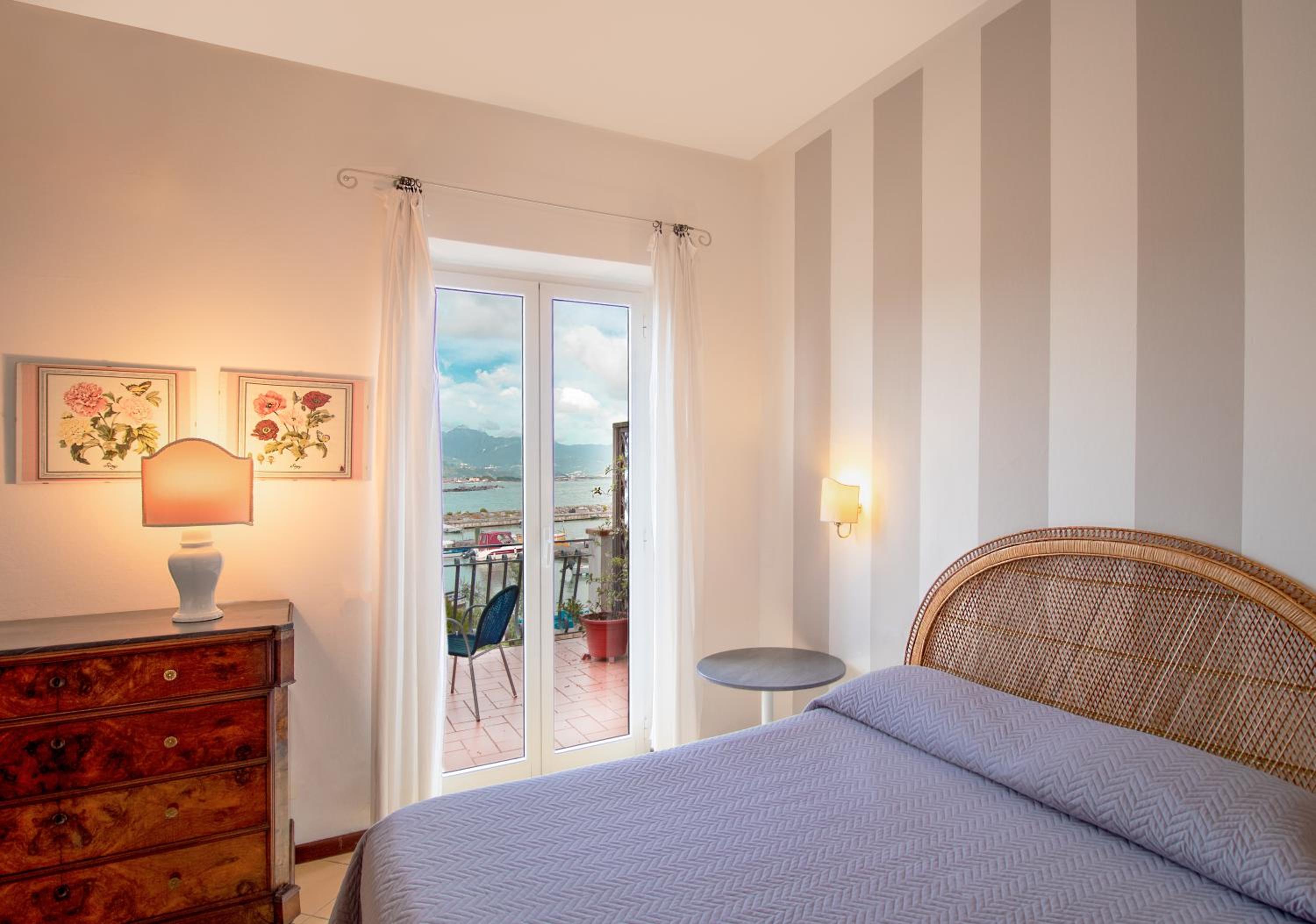 Double or Twin Room with Balcony - Photo 9