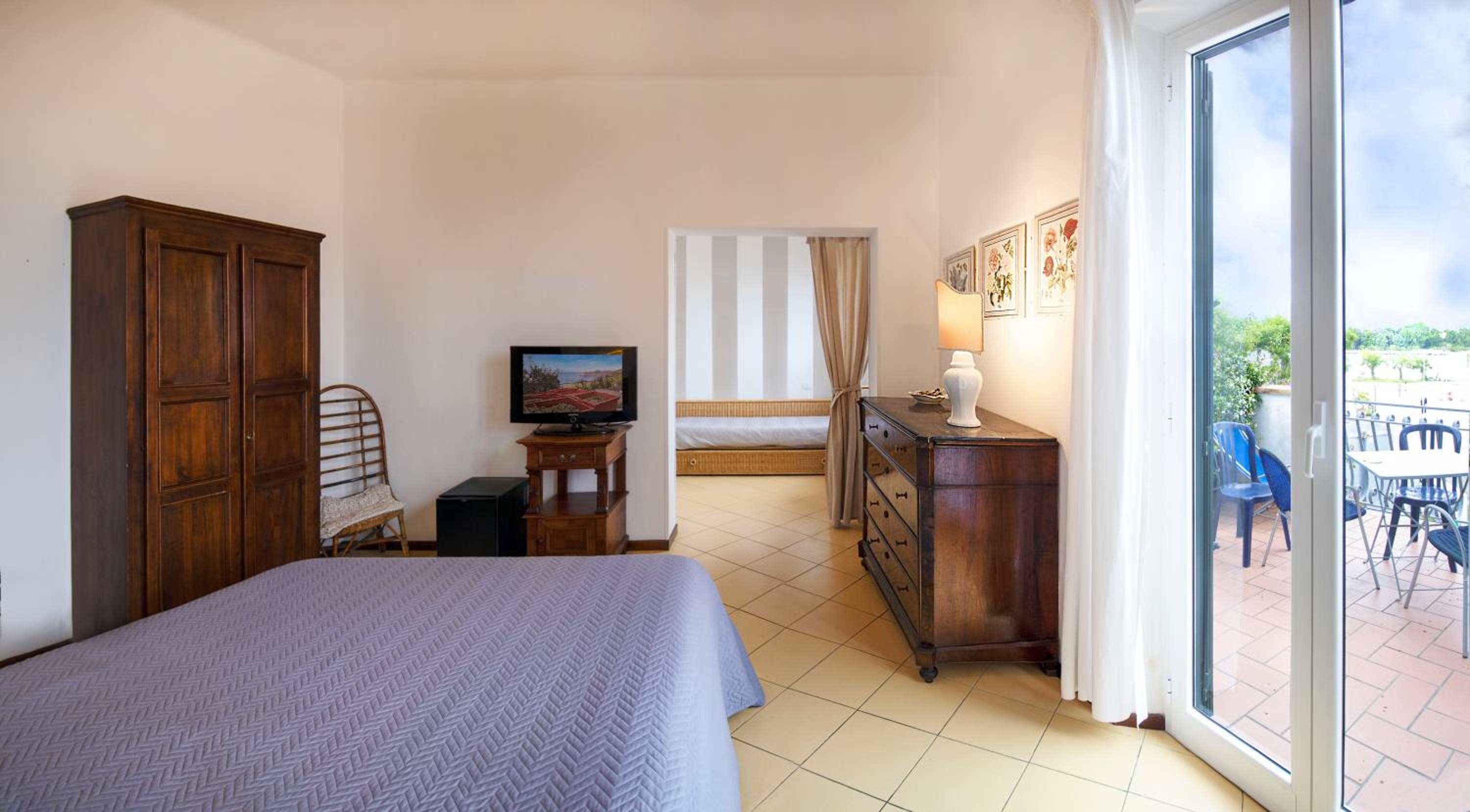 Double or Twin Room with Balcony - Photo 1