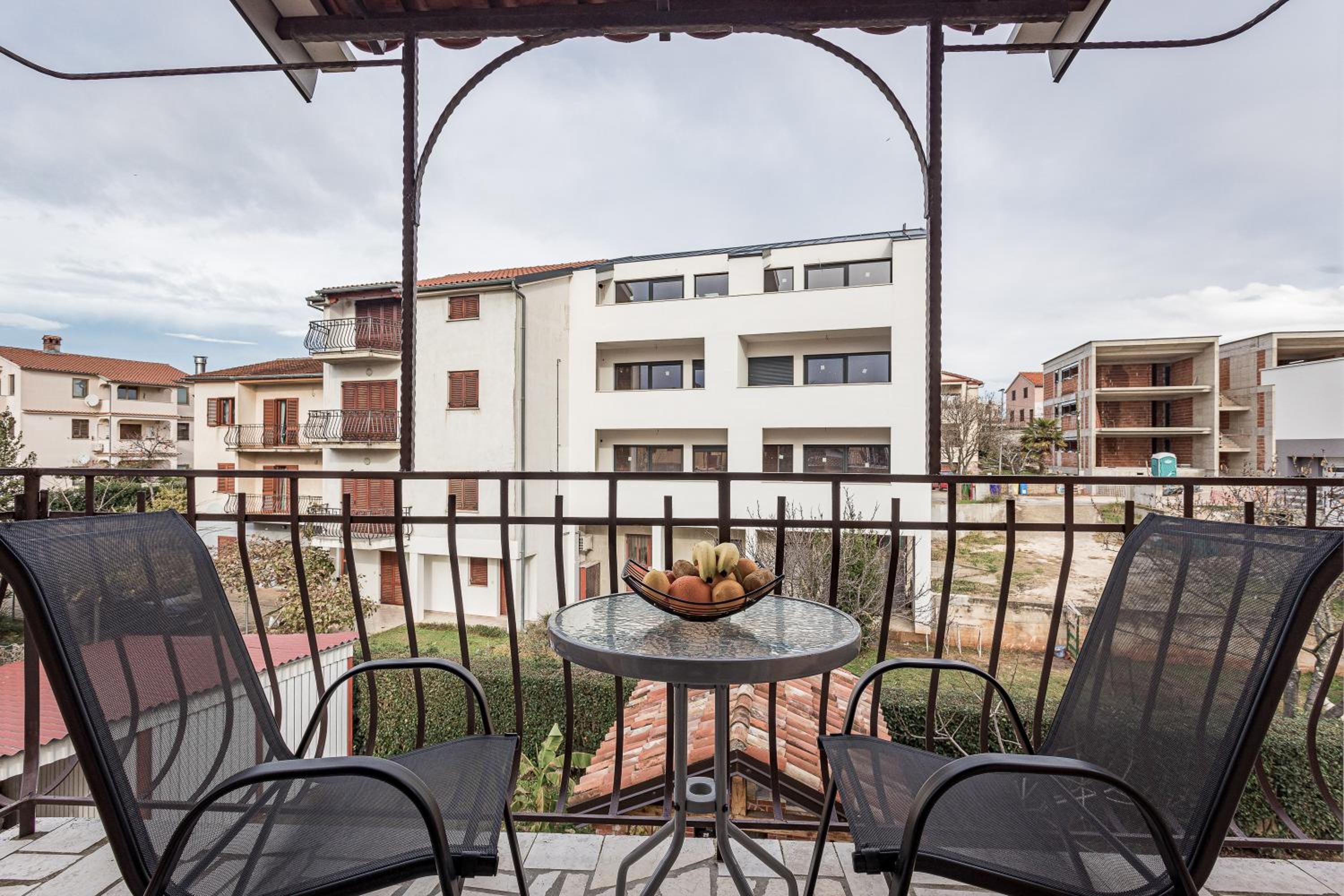 Studio with Balcony - Photo 4