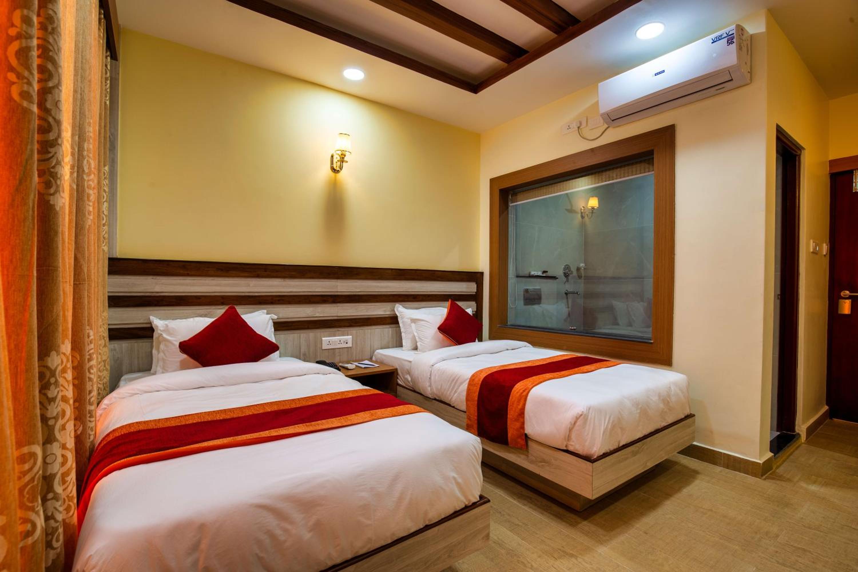 Deluxe Landmark View Twin Room with Balcony