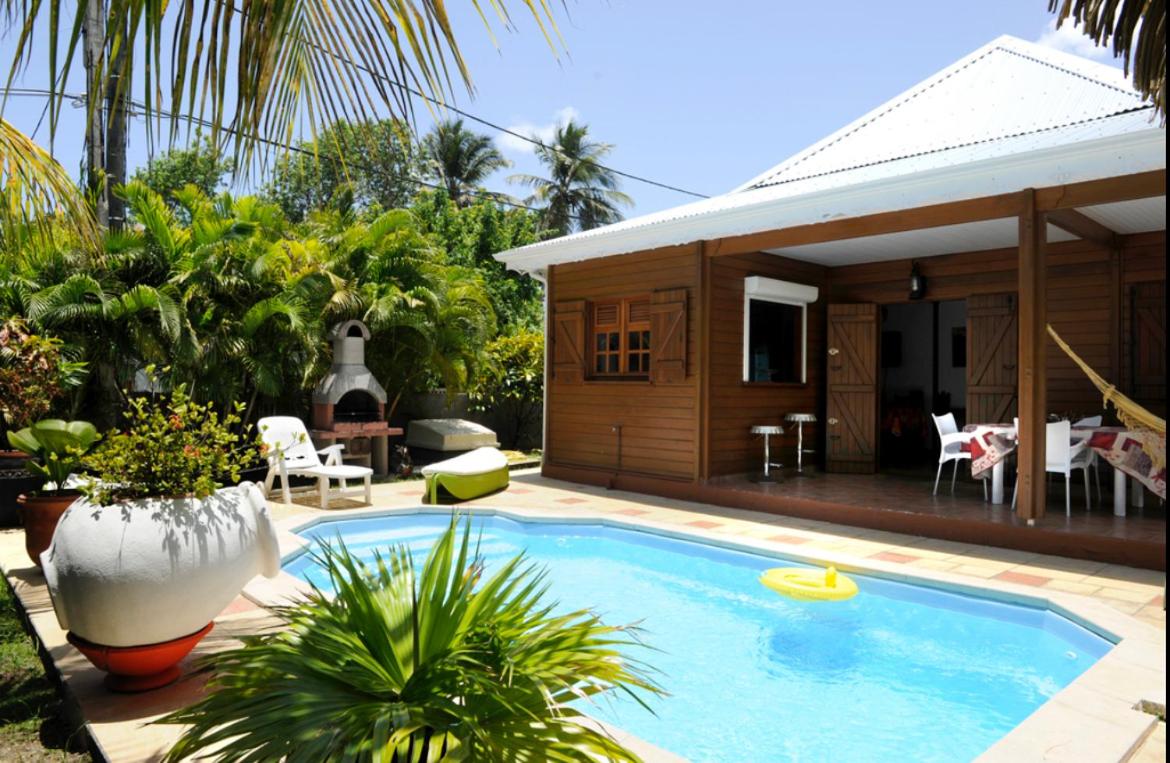 Three-Bedroom House photo 2