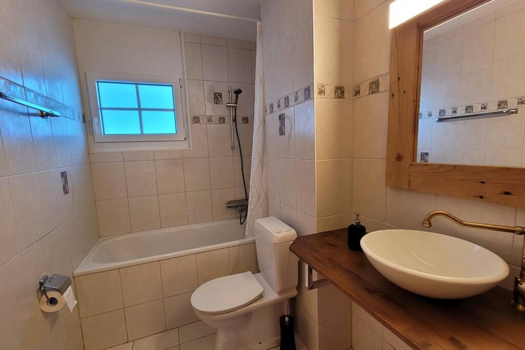 One-Bedroom Apartment photo 3