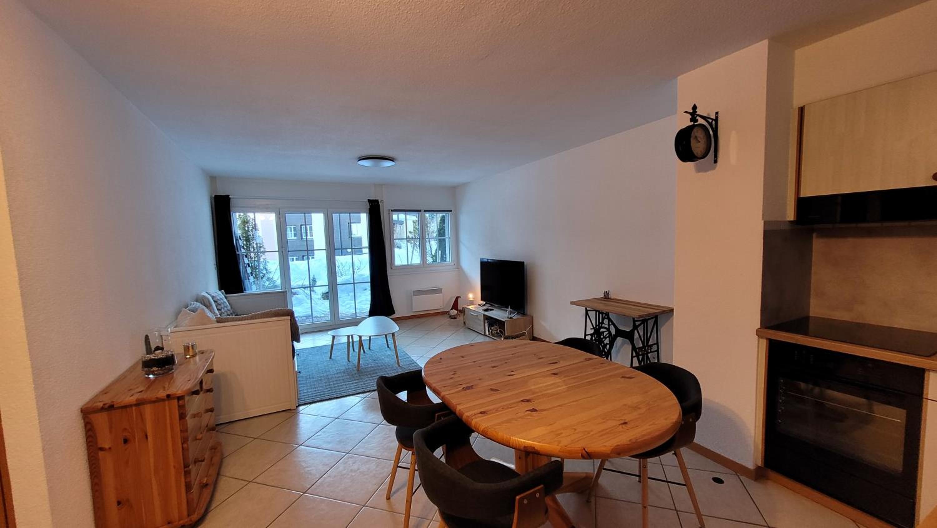 One-Bedroom Apartment photo 2