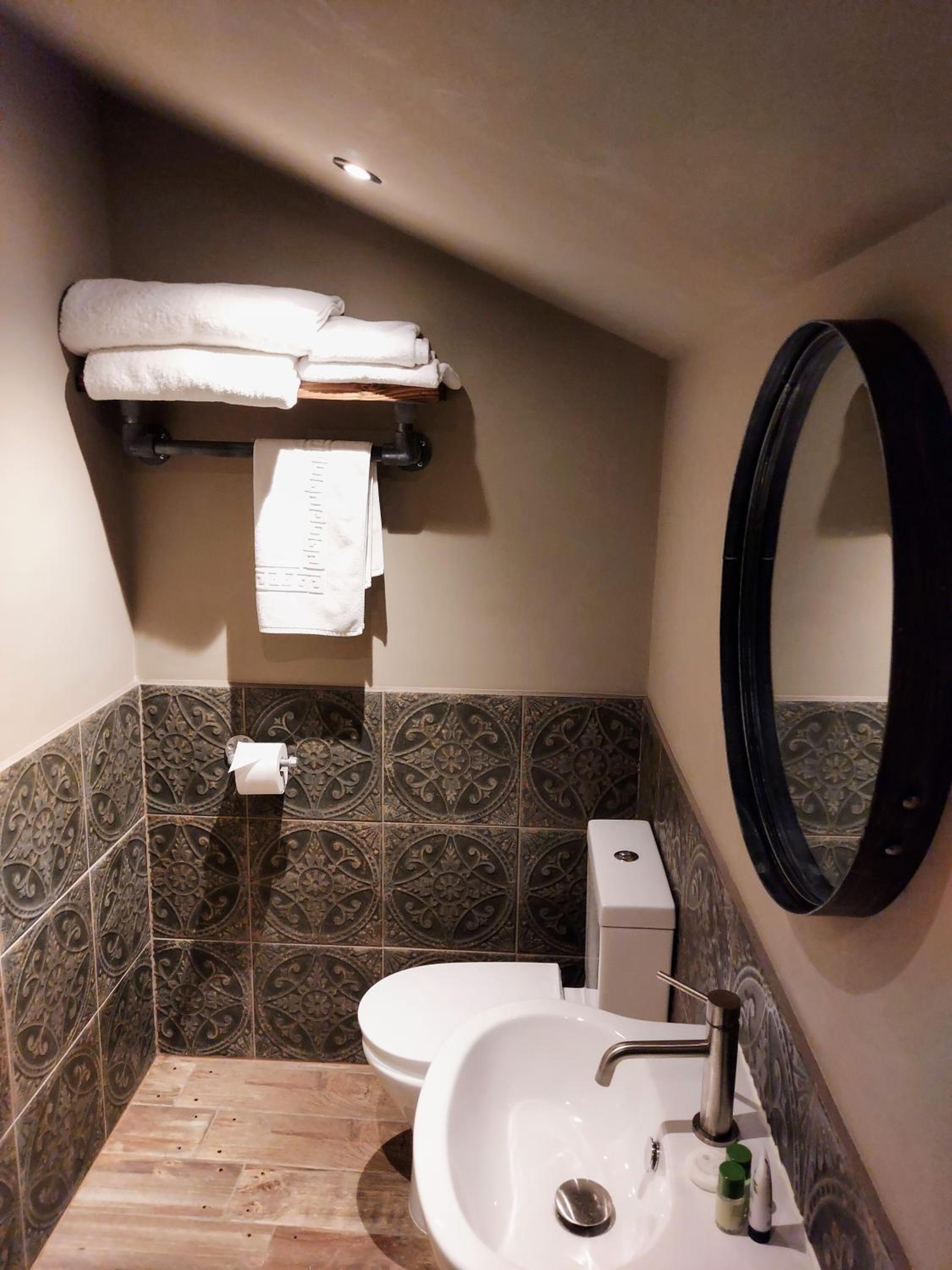 Superior Double or Twin Room - Photo 9