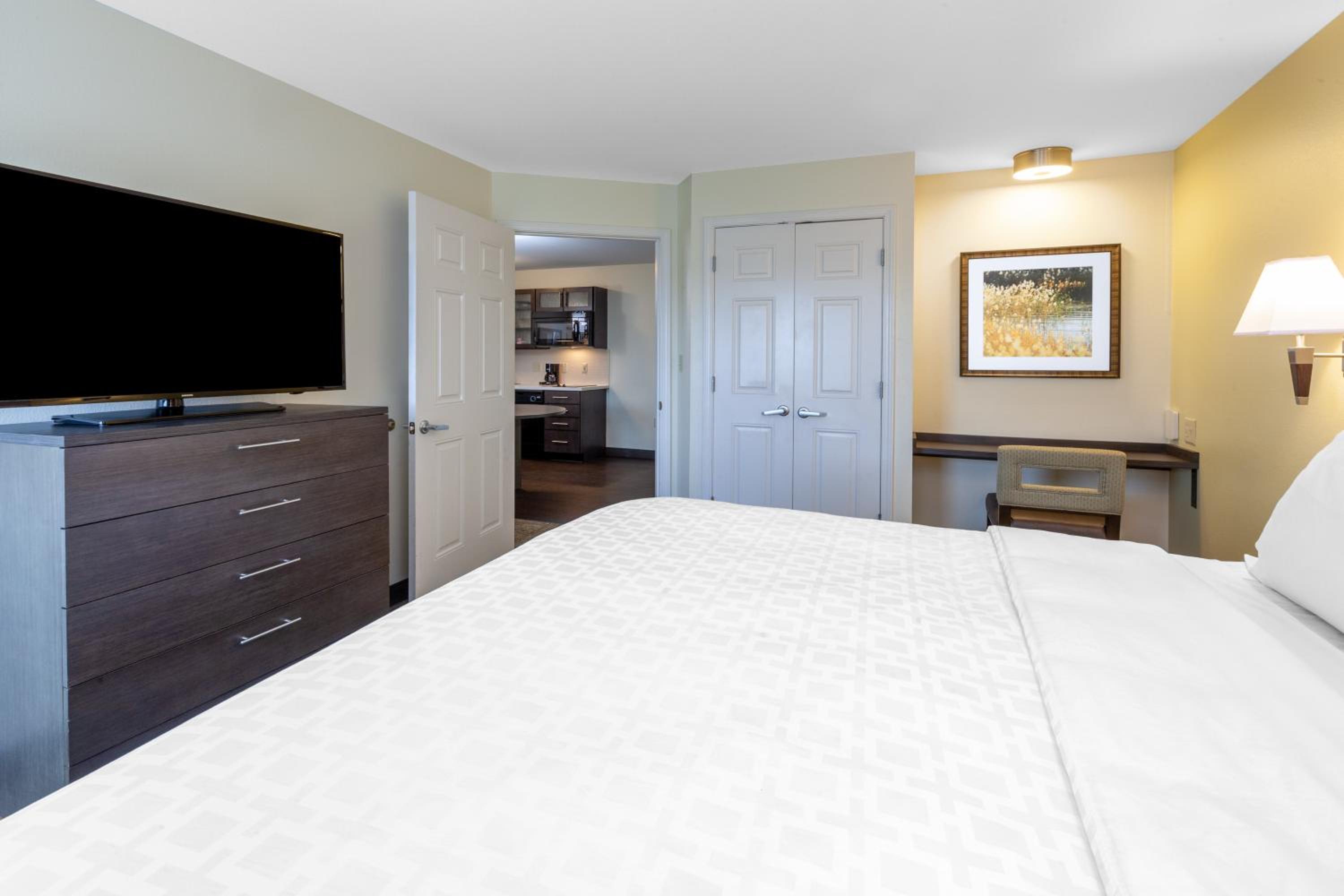 One-Bedroom King Suite with Sofa Bed - Photo 3