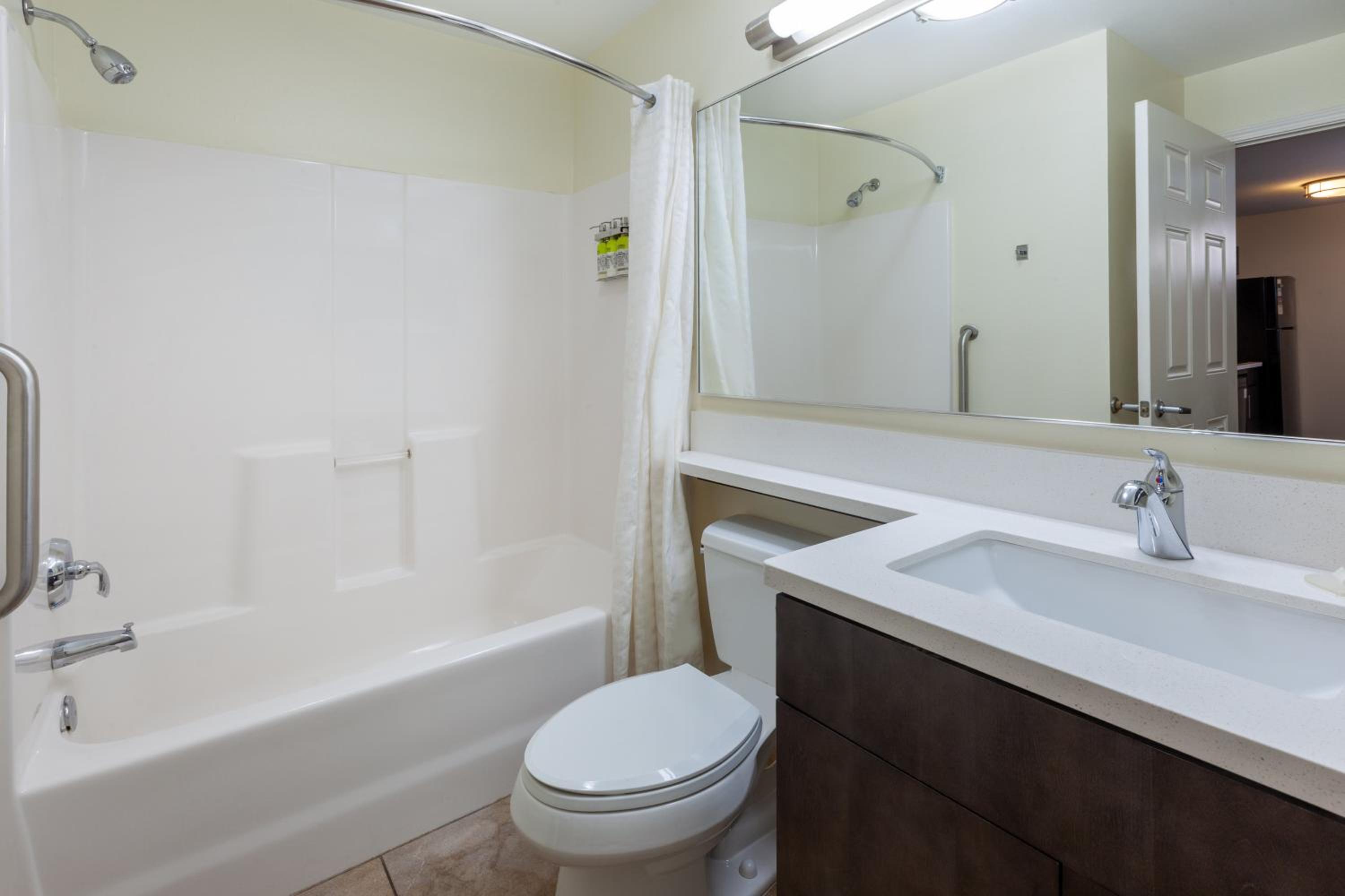 Studio Suite with Two Double Beds - Photo 2
