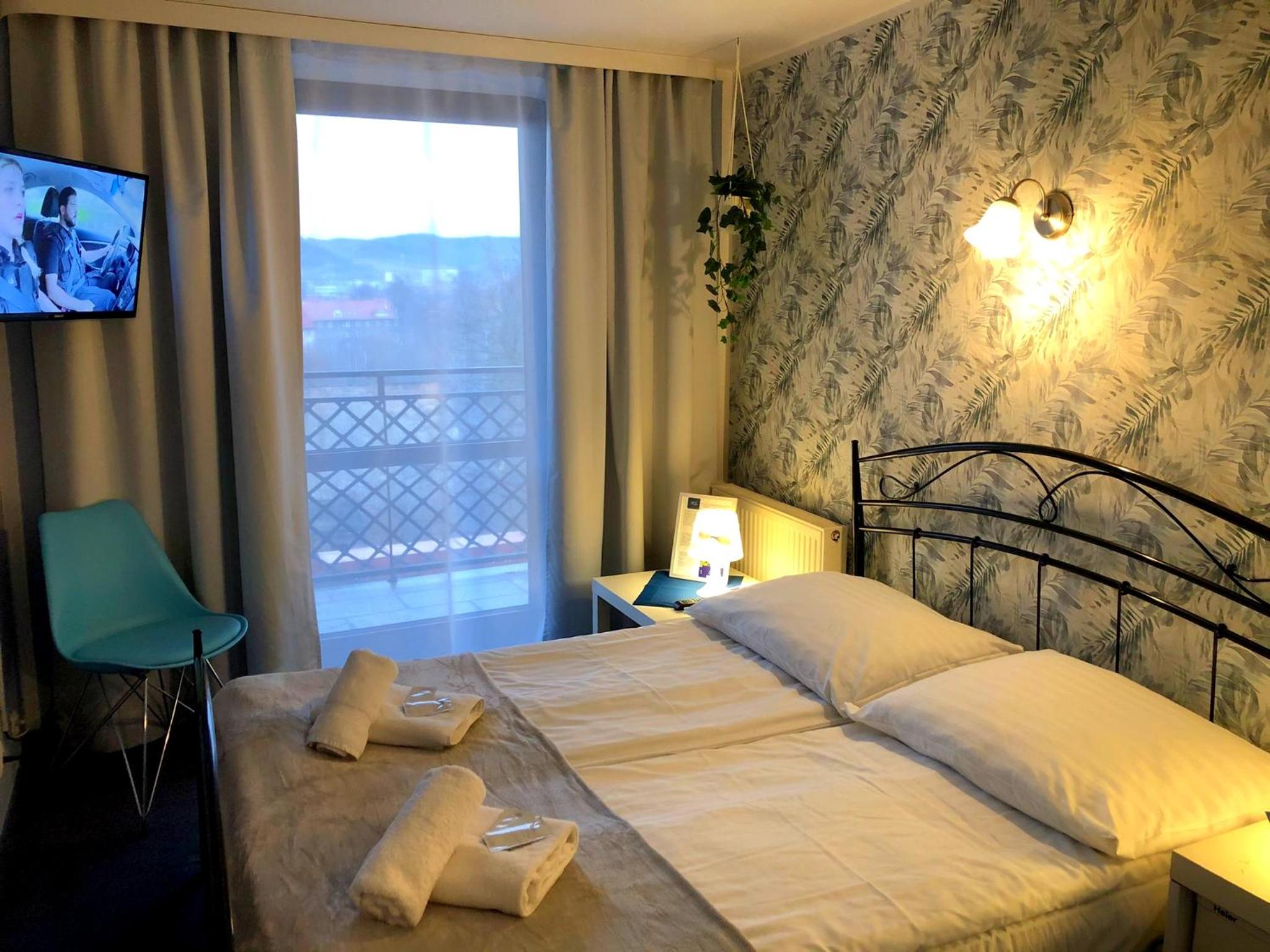 Double Room with Balcony - Photo 4