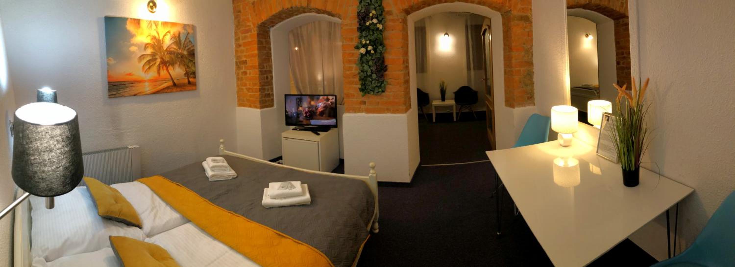 One-Bedroom Apartment - Photo 2