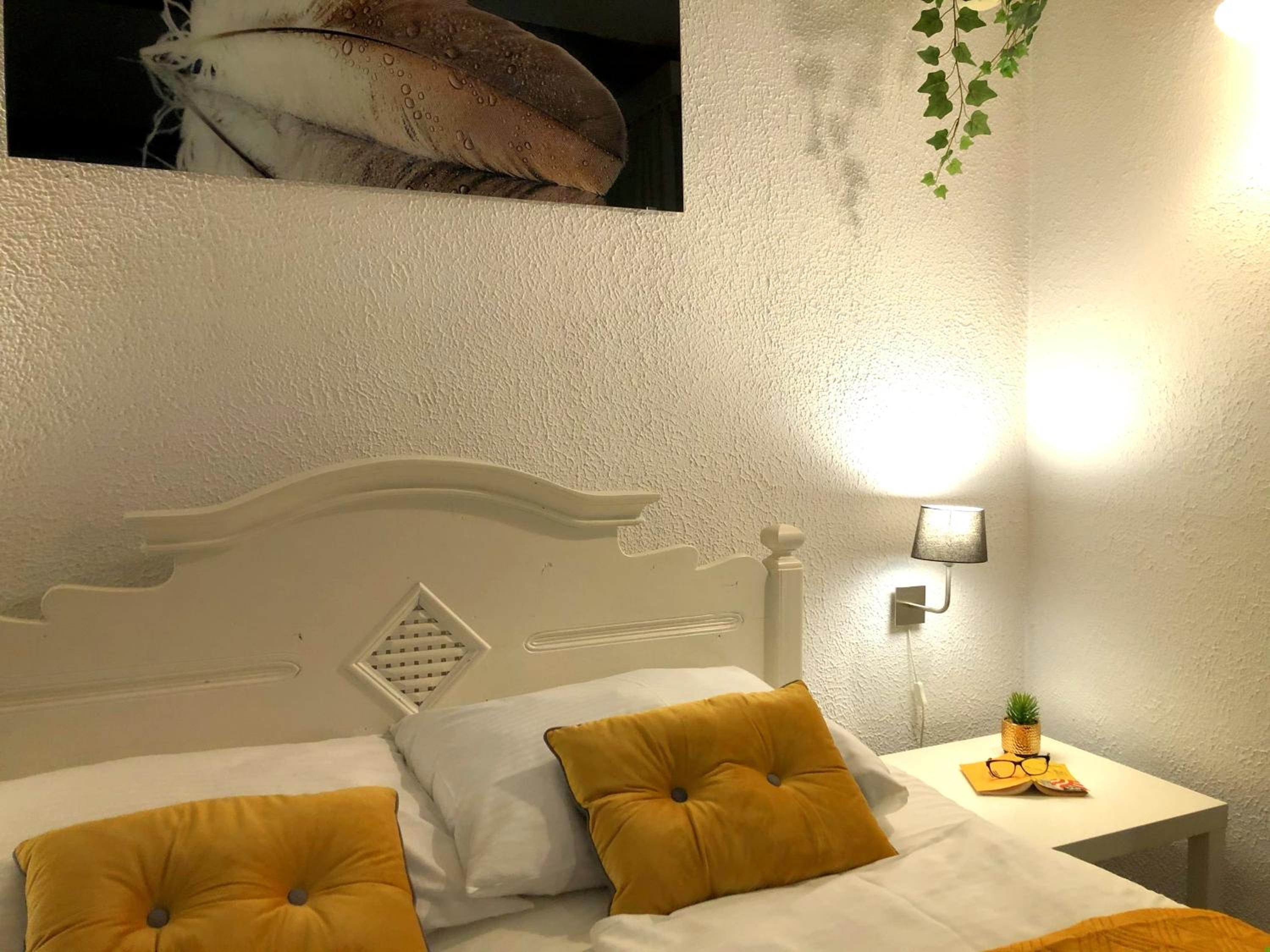 One-Bedroom Apartment - Photo 19