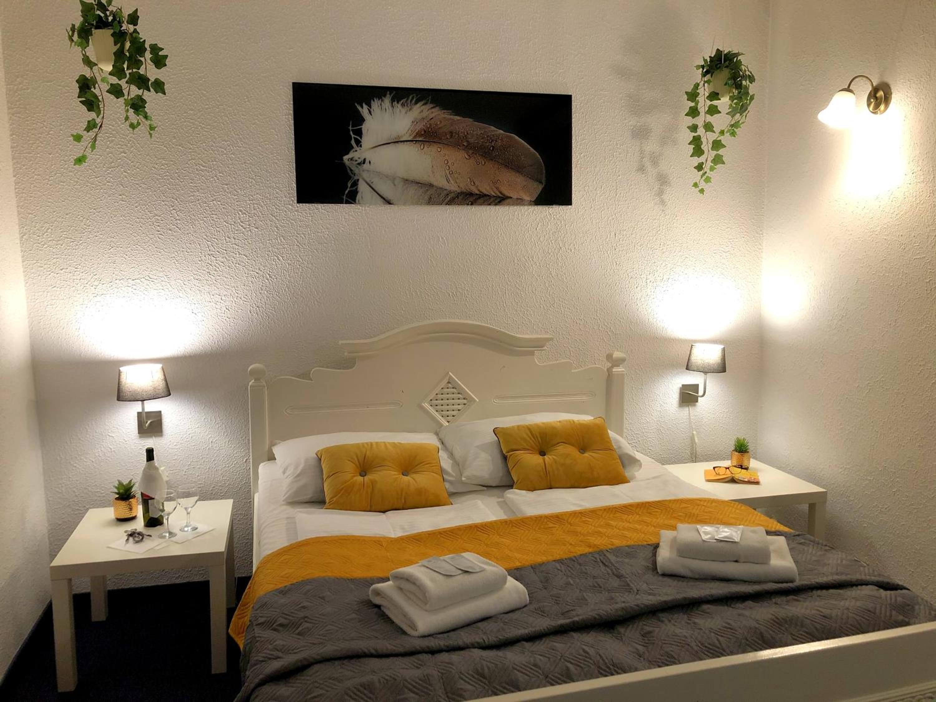 One-Bedroom Apartment - Photo 17