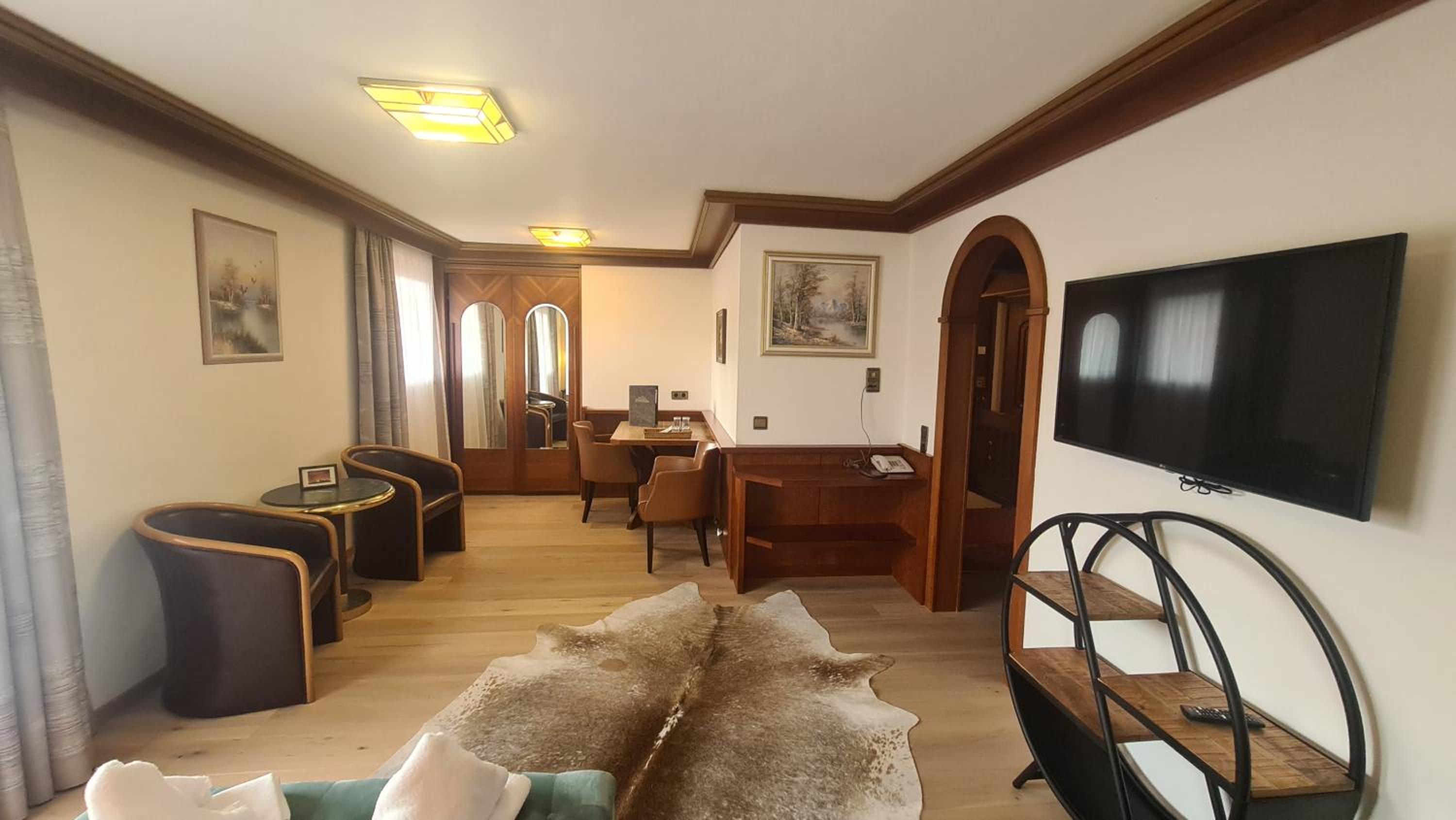 Suite - Photo 26