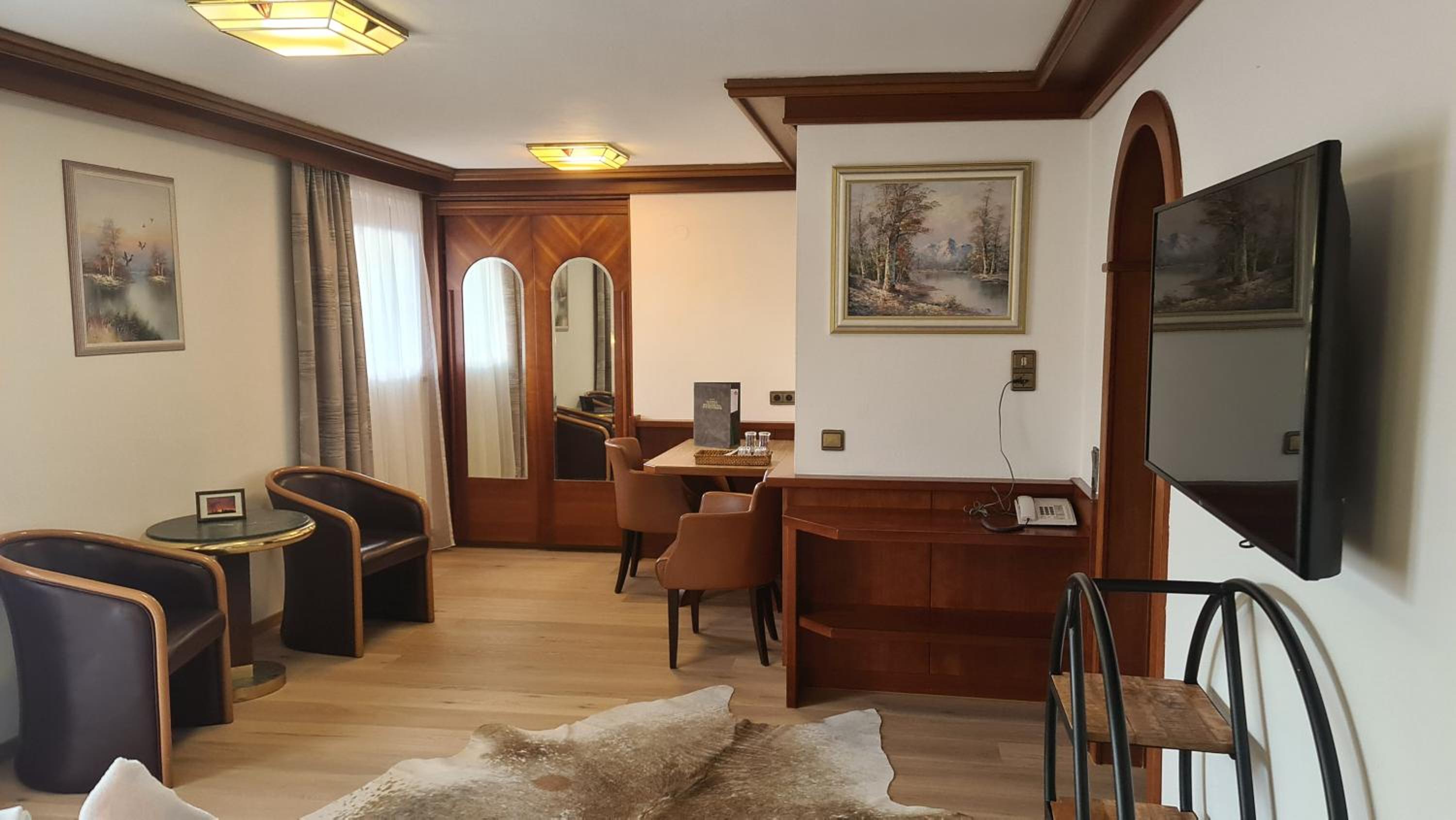 Suite - Photo 23