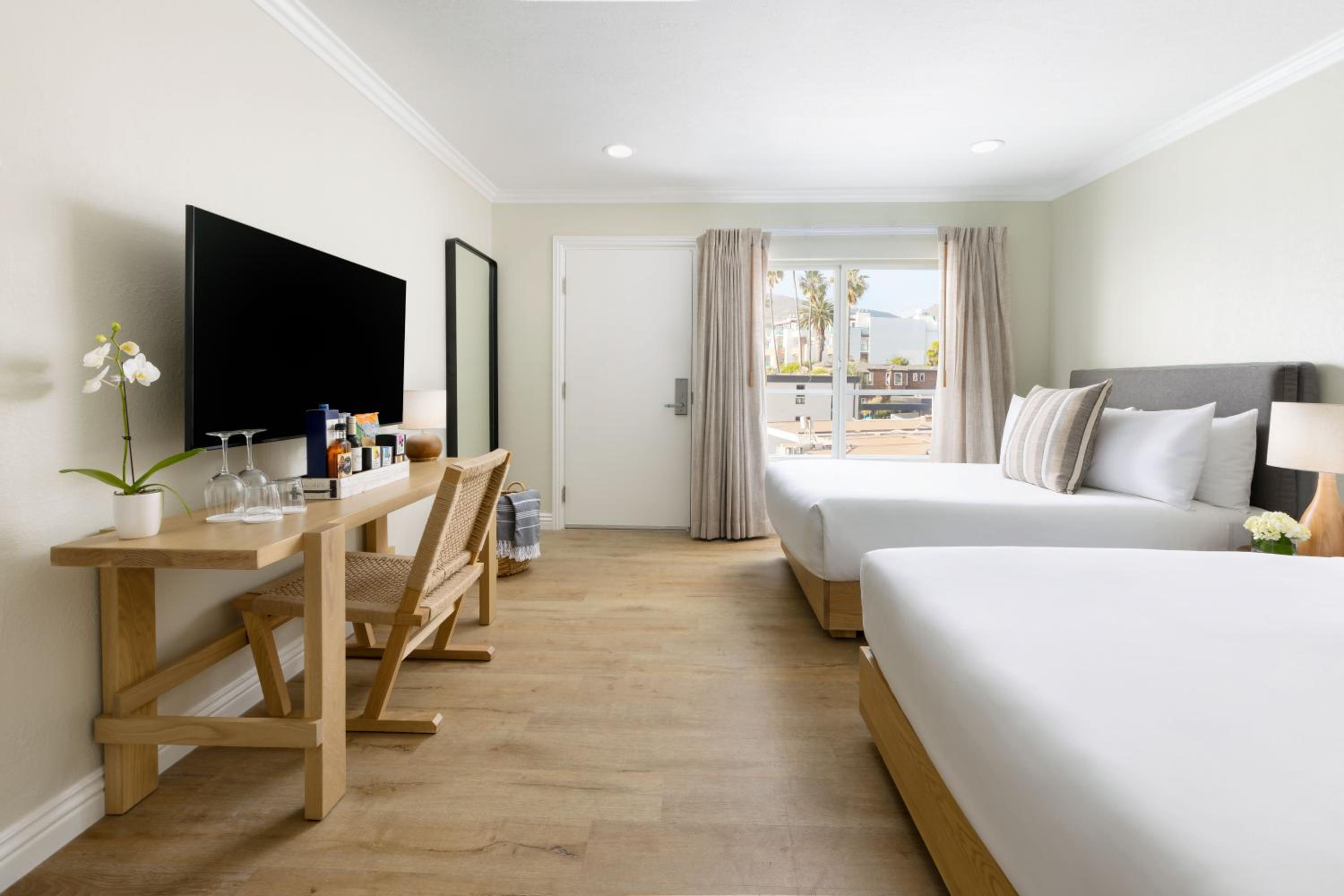 Standard Double or Twin Room with Sea View - Photo 1