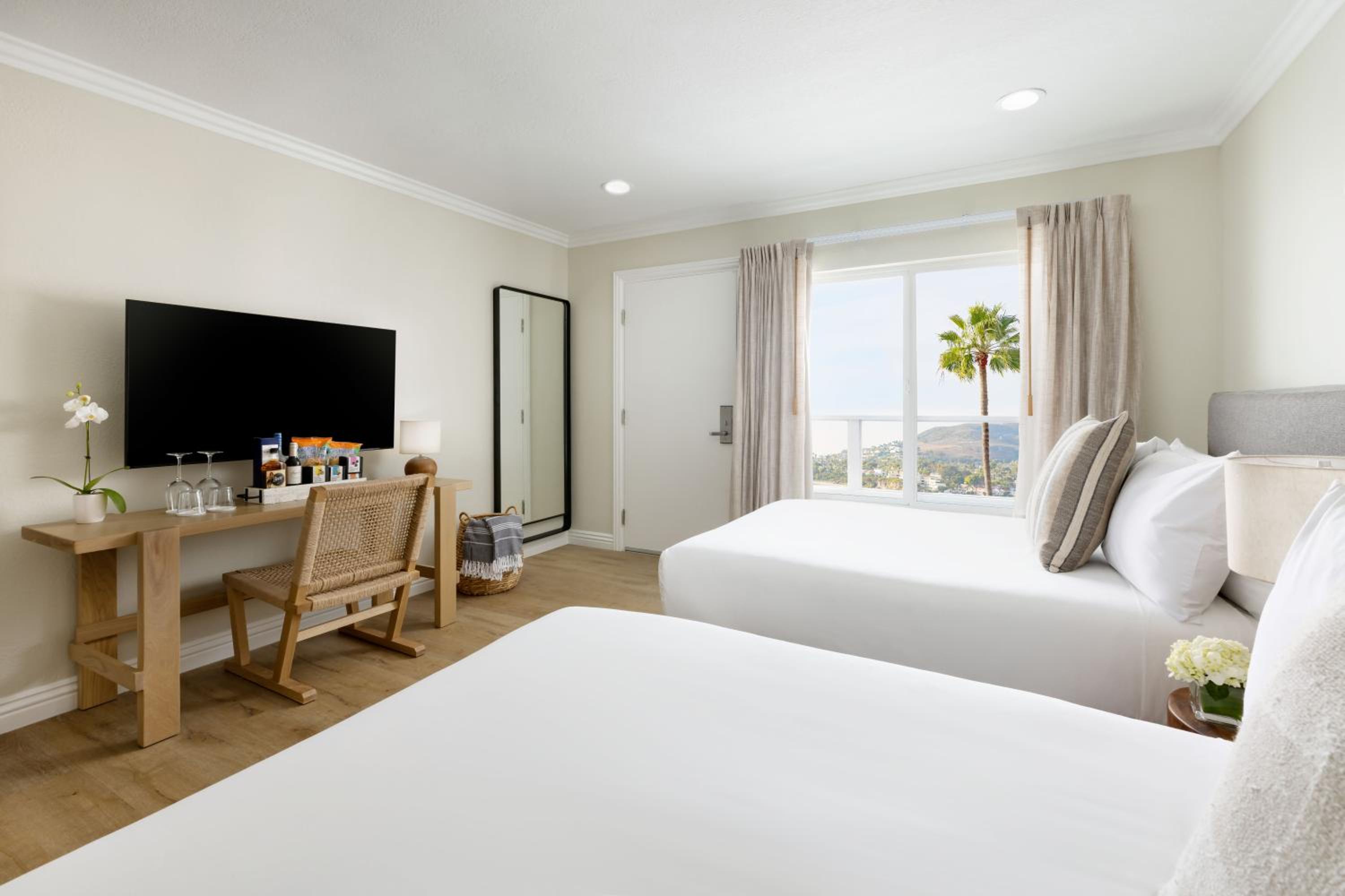 Standard Double or Twin Room with Sea View - Photo 4