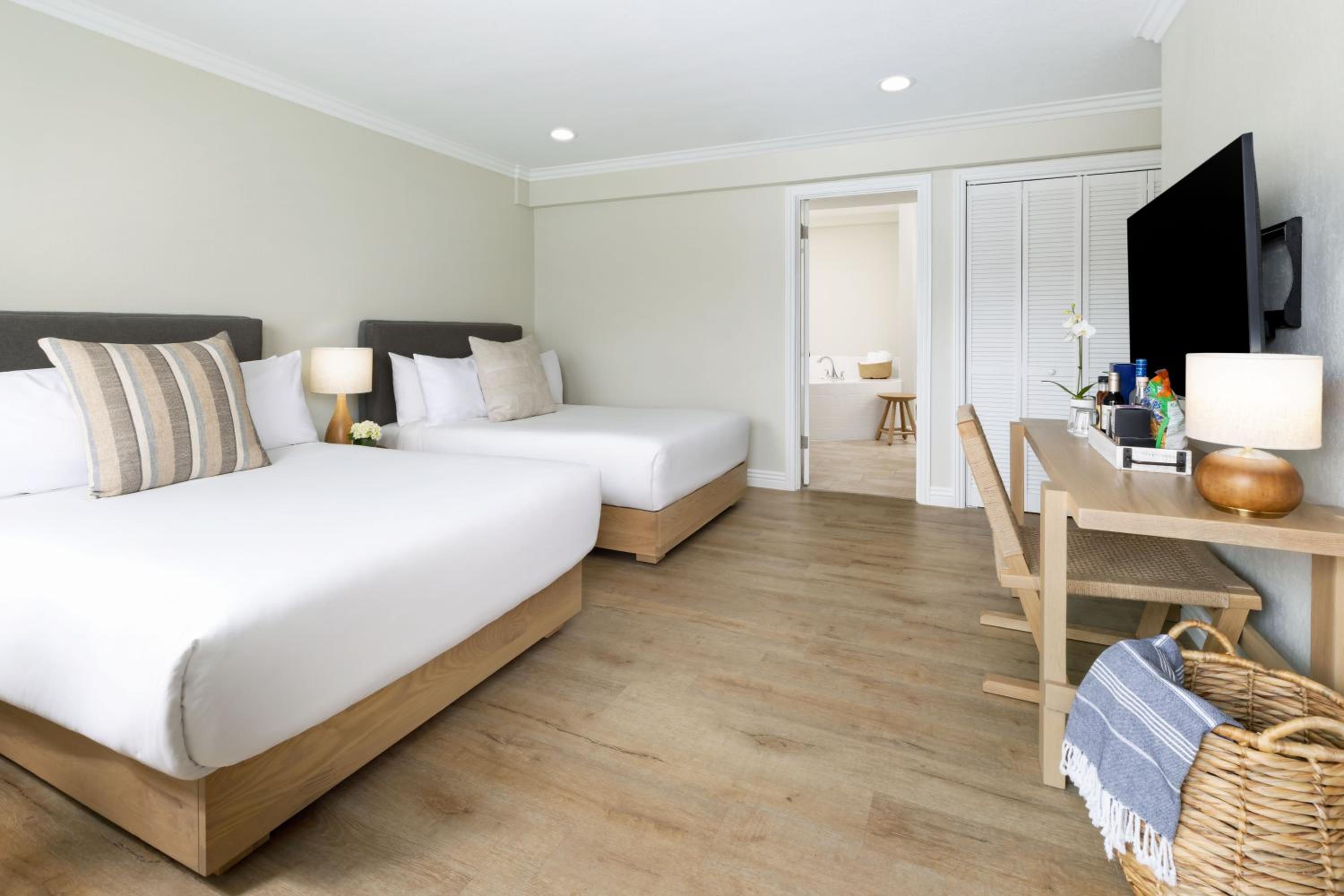 Standard Double or Twin Room with Sea View - Photo 3