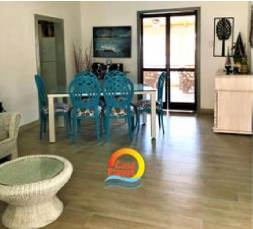 Five-Bedroom House photo 3
