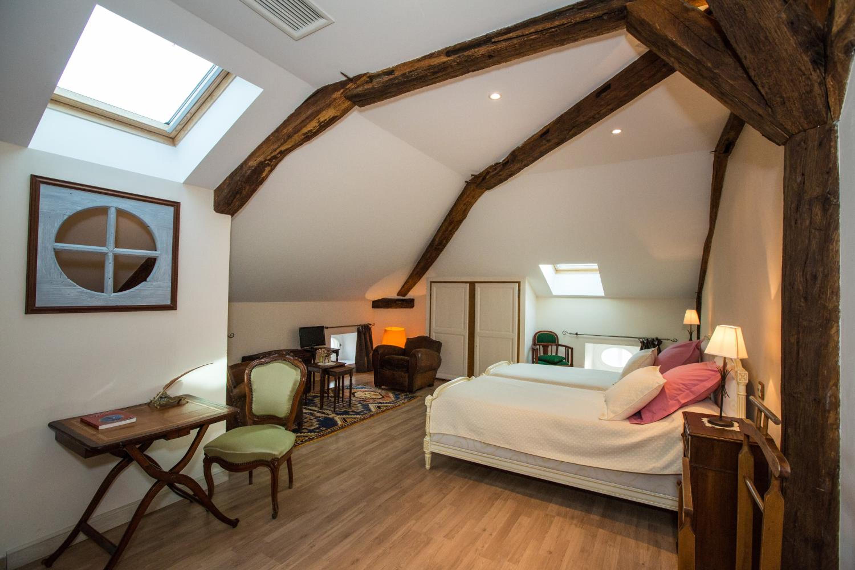 Twin Room with Private Bathroom - Photo 1