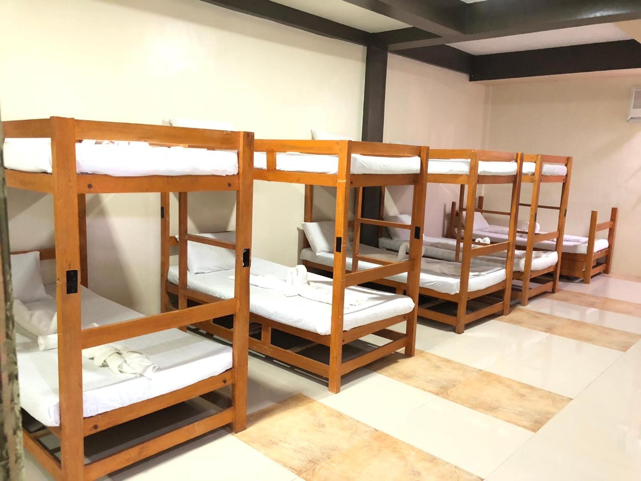 10-Bed Mixed Dormitory Room