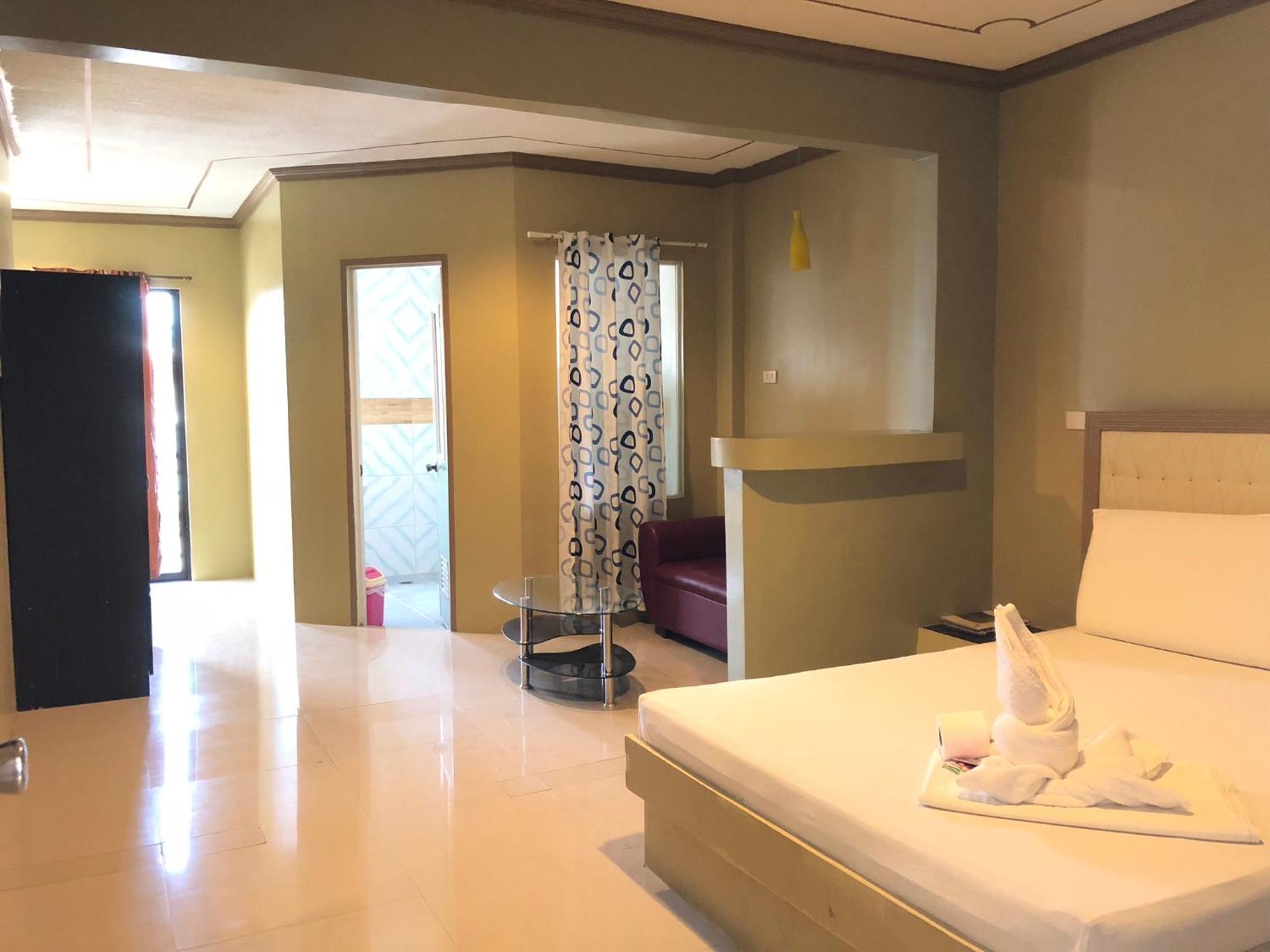Deluxe Suite - Photo 3