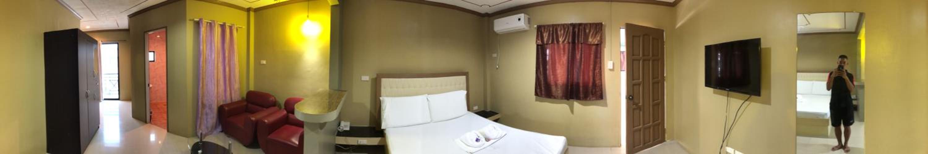Deluxe Suite - Photo 1